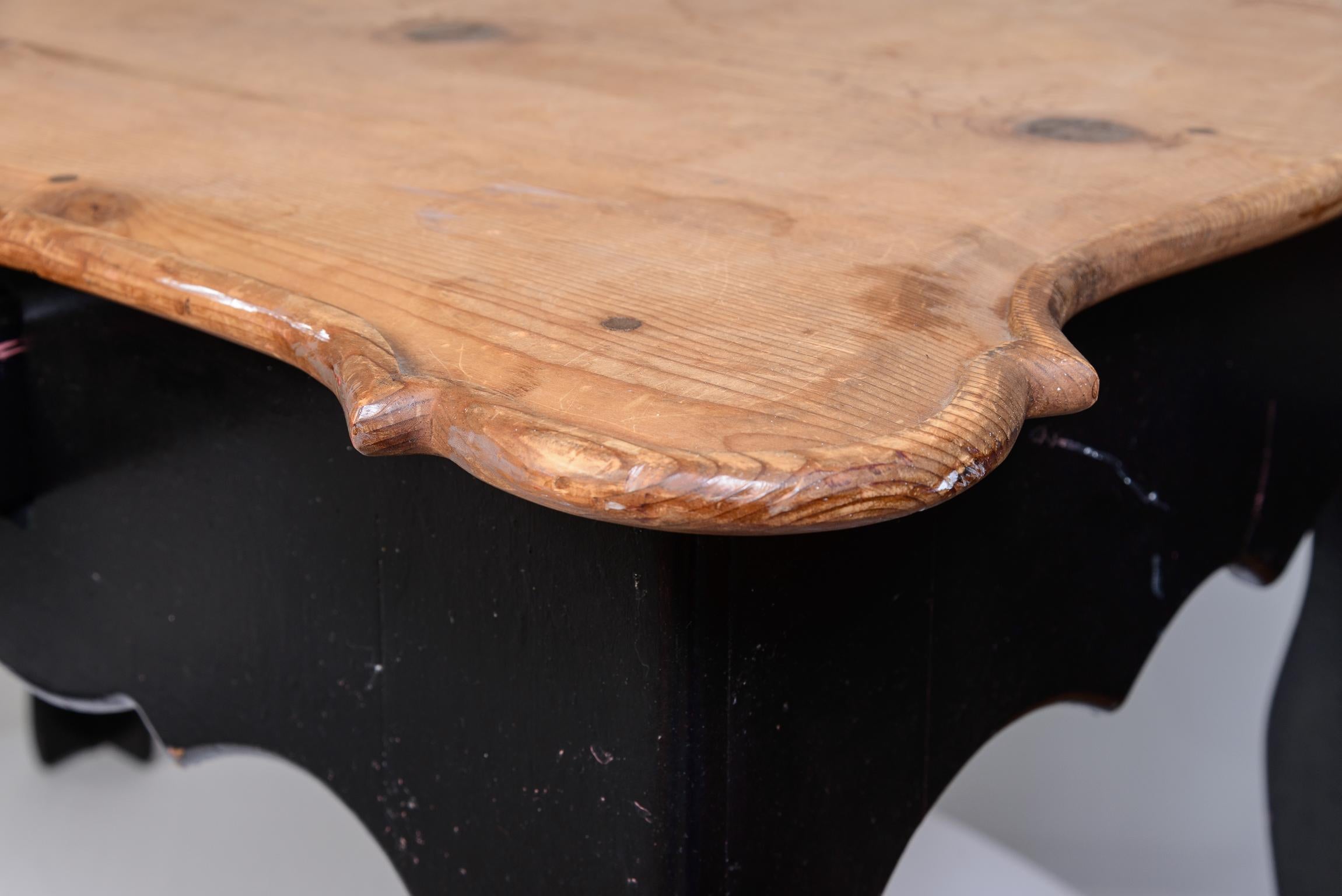 Fin du XIXe siècle Fin du 19ème siècle. siècle. Table provençale française avec plateau et pieds en bois naturel en vente