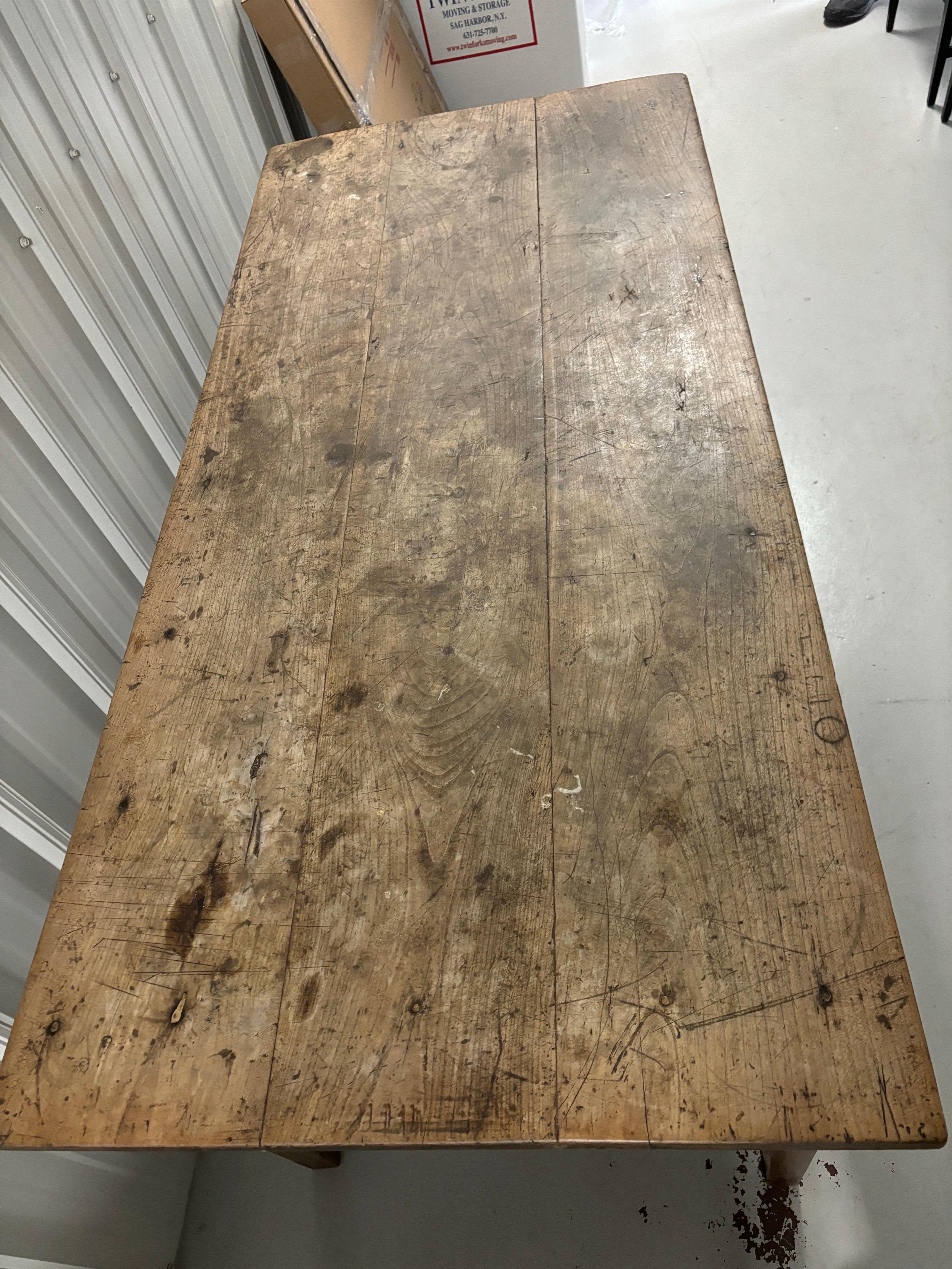 Table à tiroir en noyer provençal français de la fin du XIXe siècle en vente 5