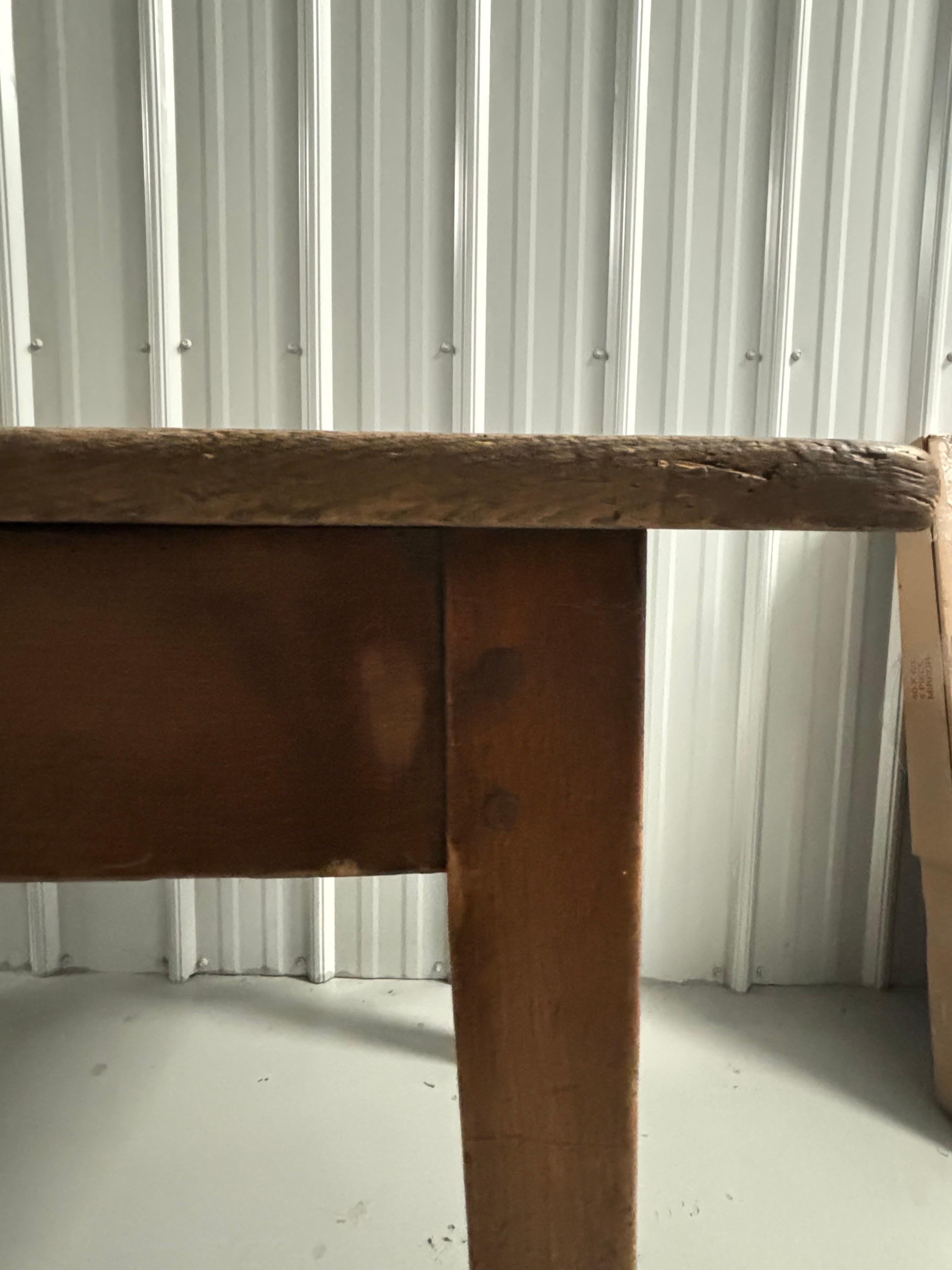 Table à tiroir en noyer provençal français de la fin du XIXe siècle en vente 8