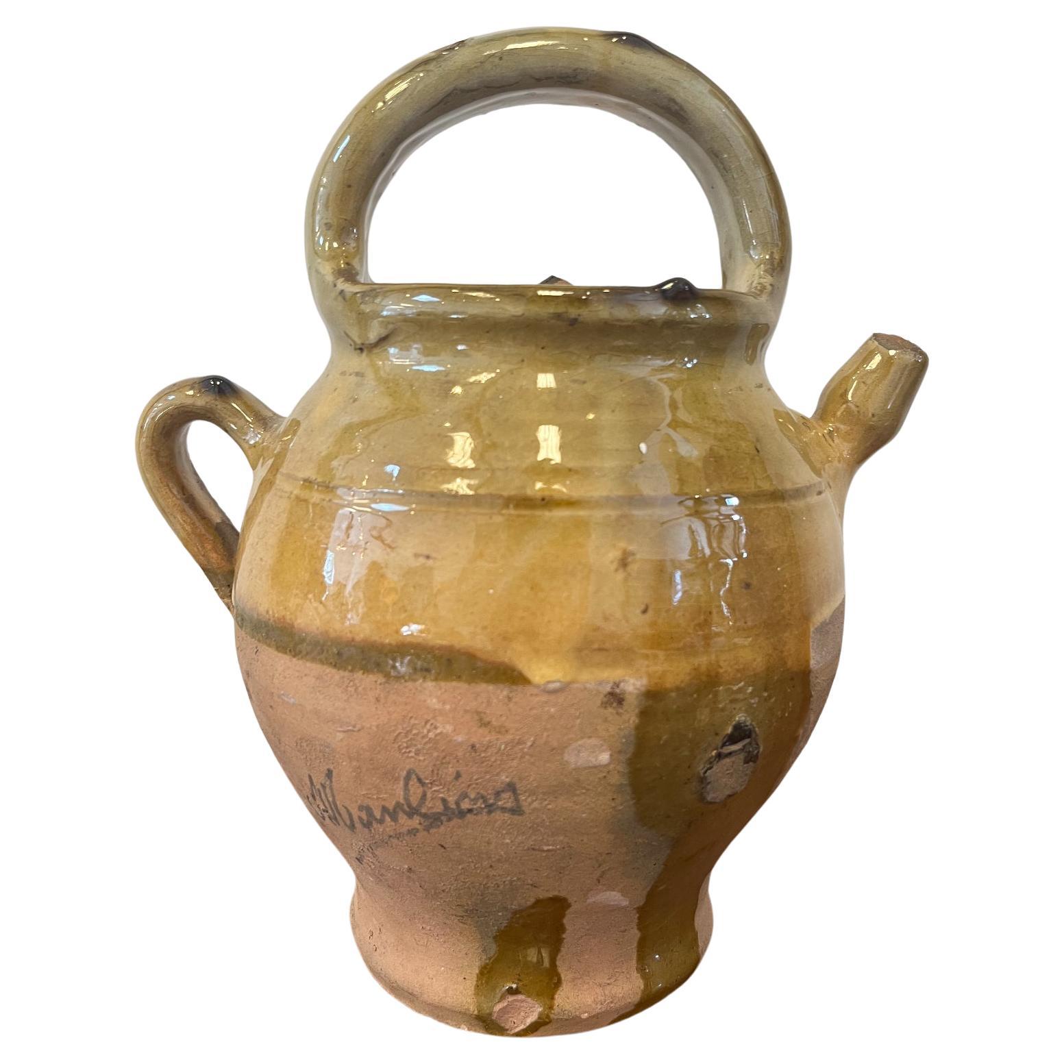 Pichet à vin en terre cuite à glaçure jaune de la fin du 19ème siècle de style provincial français en vente