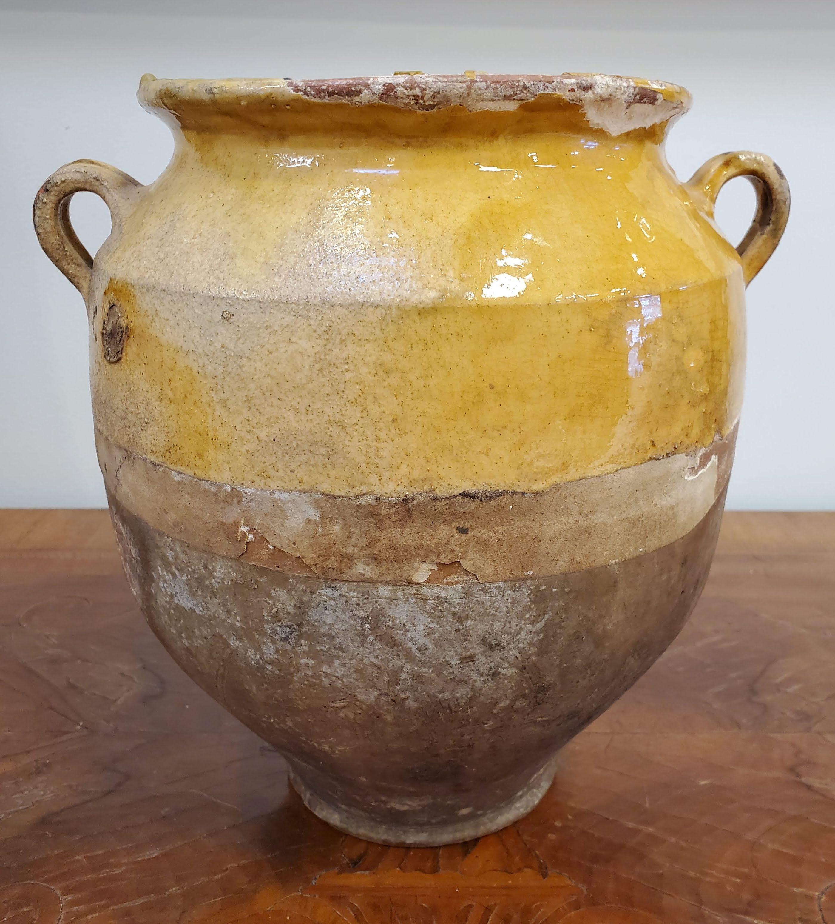 Late 19th Century French Provincial Yellow Glazed Terra Cotta Confit Pot In Good Condition In Middleburg, VA
