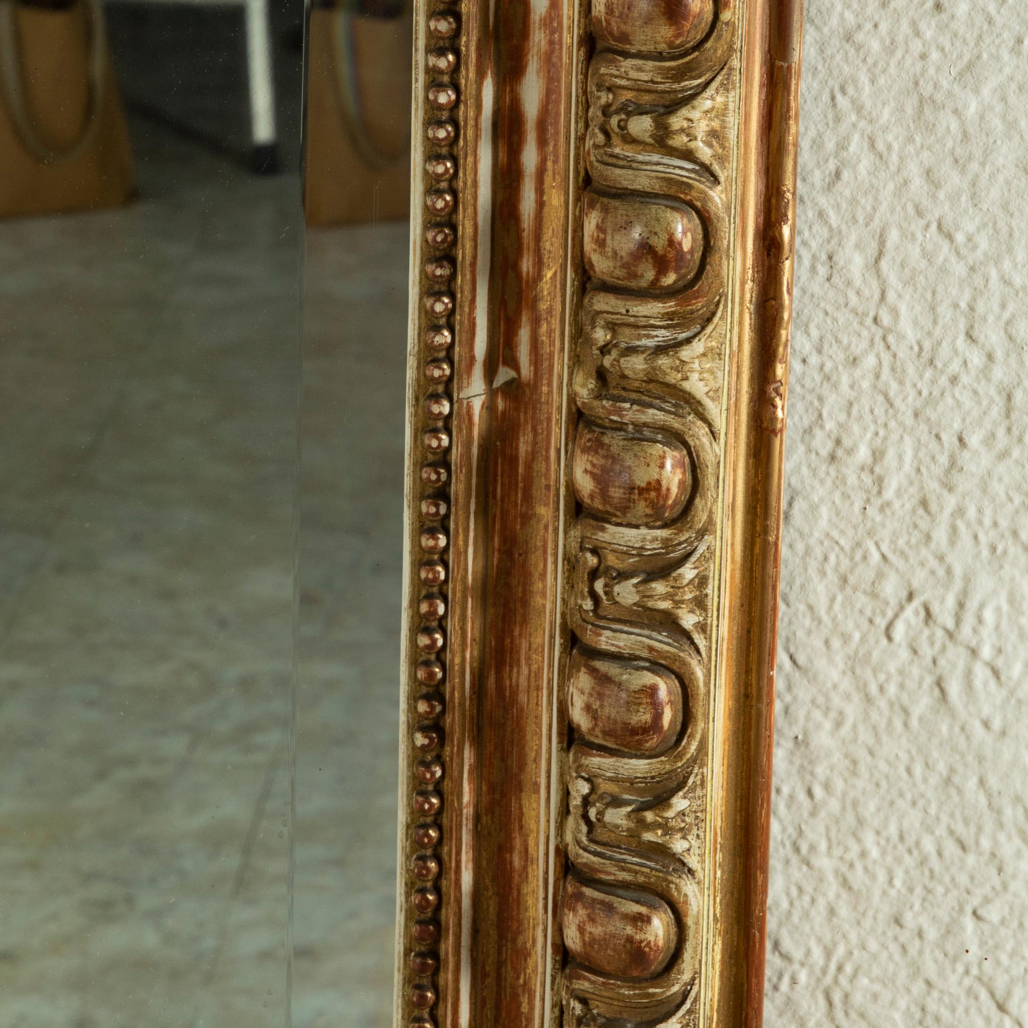 Miroir en bois doré de style Régence française de la fin du XIXe siècle avec verre biseauté en vente 3
