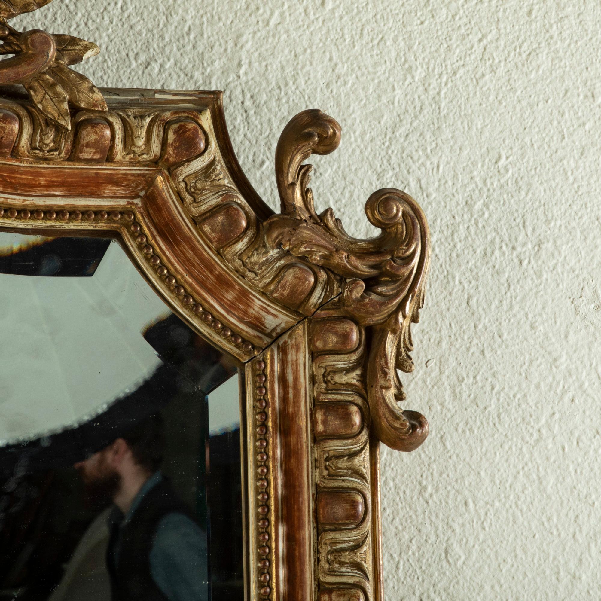 Französischer Spiegel aus vergoldetem Holz im Regency-Stil des späten 19. Jahrhunderts mit abgeschrägtem Glas im Angebot 2