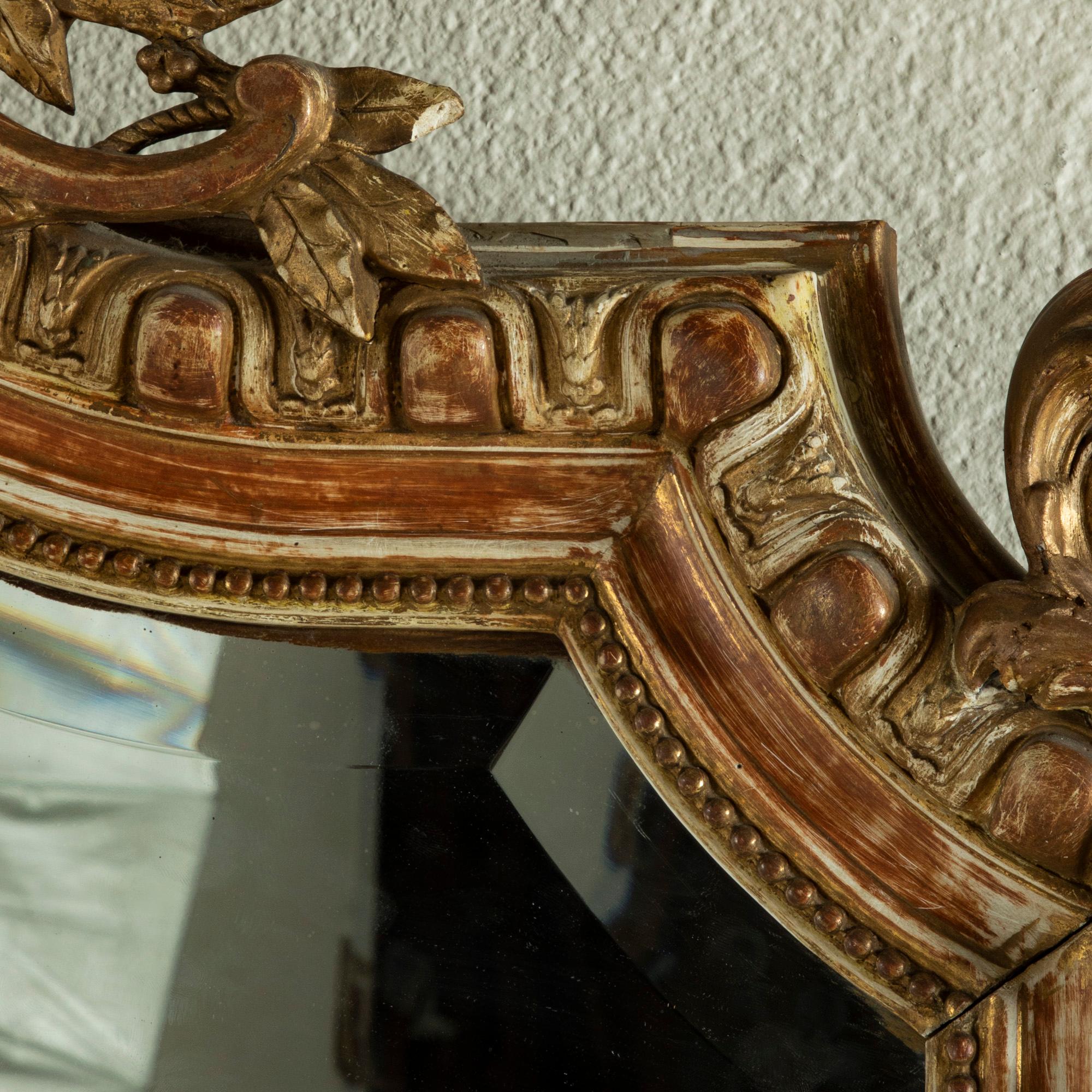 Miroir en bois doré de style Régence française de la fin du XIXe siècle avec verre biseauté en vente 1