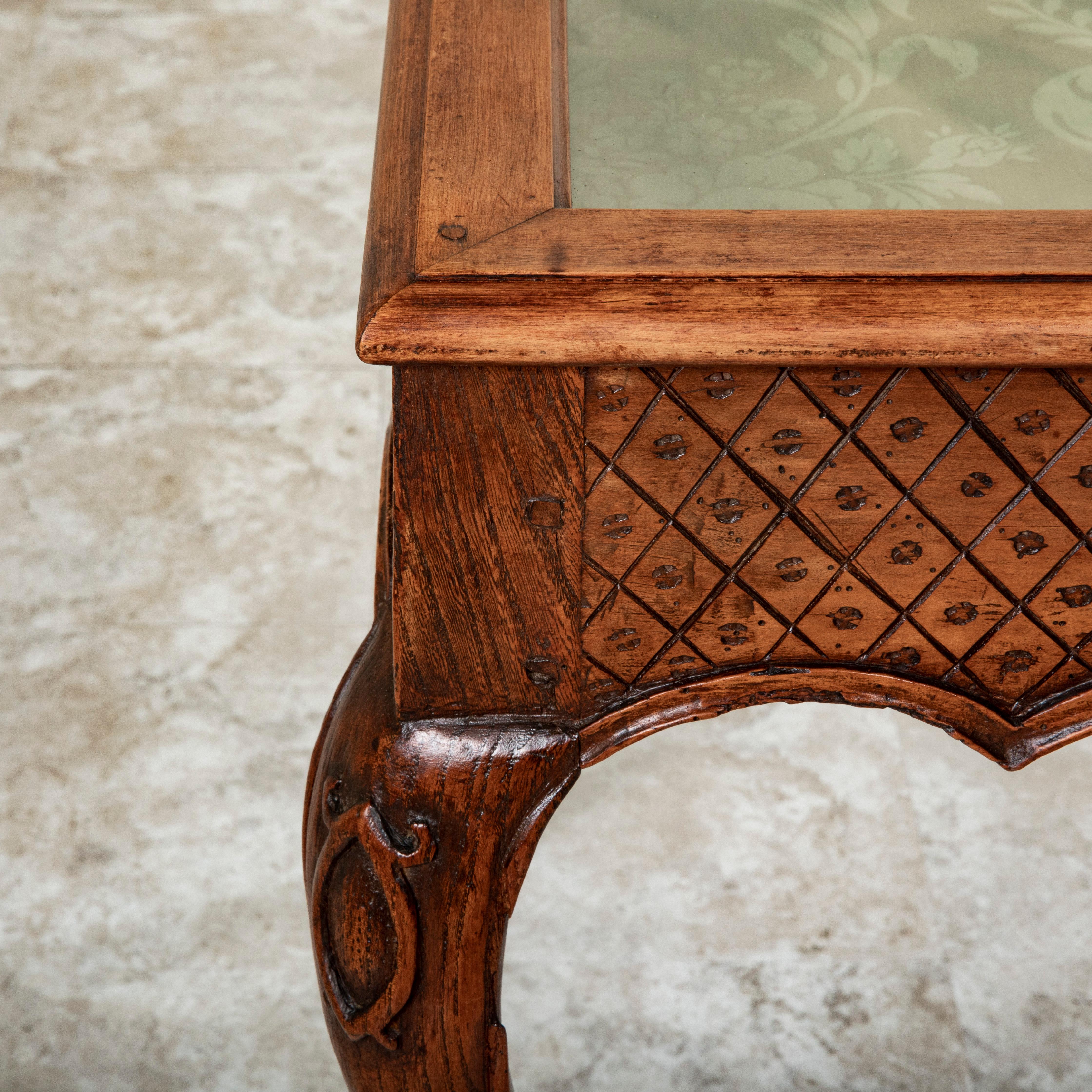 Late 19th Century French Regency Style Hand Carved Walnut Display Table, Vitrine For Sale 8