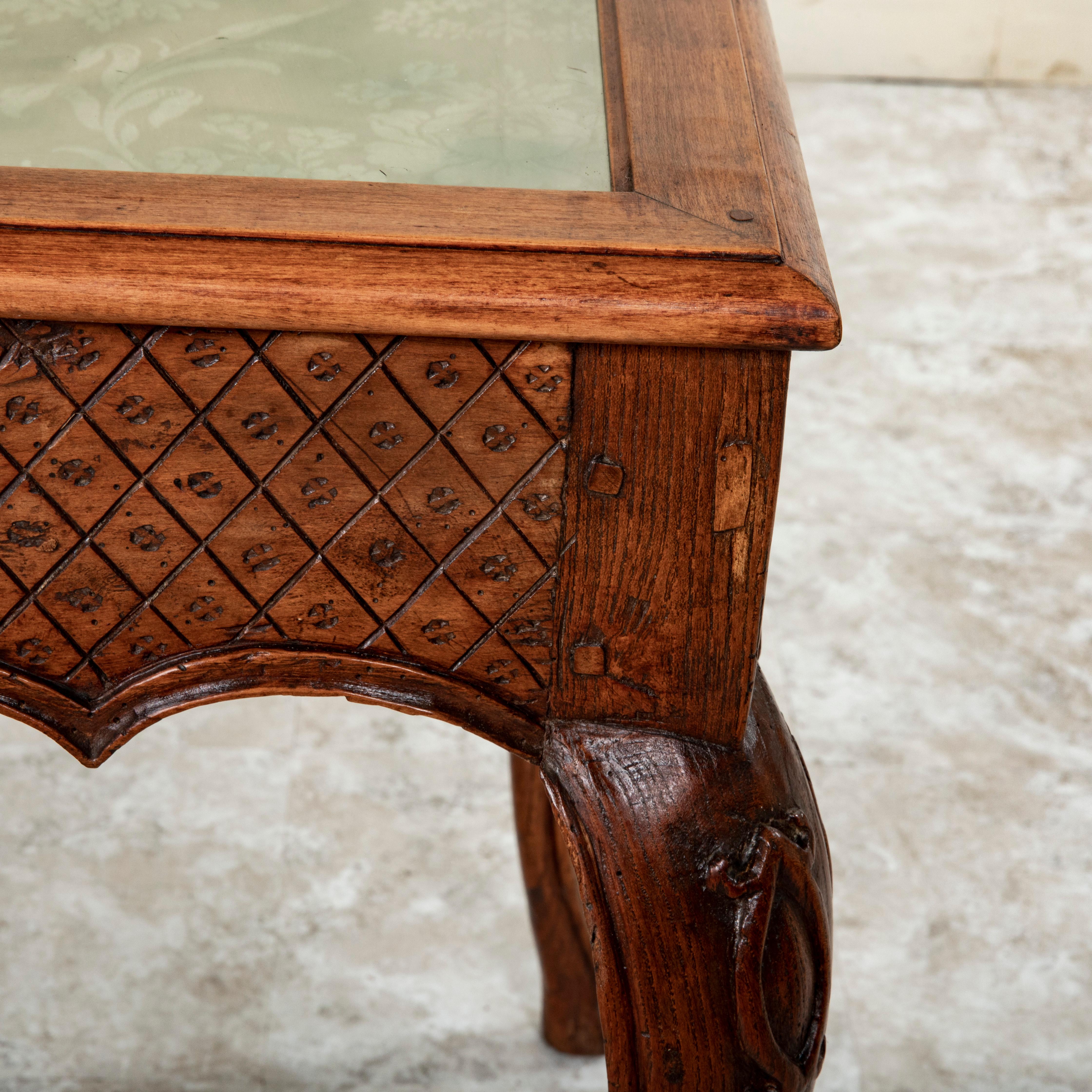 Late 19th Century French Regency Style Hand Carved Walnut Display Table, Vitrine For Sale 10
