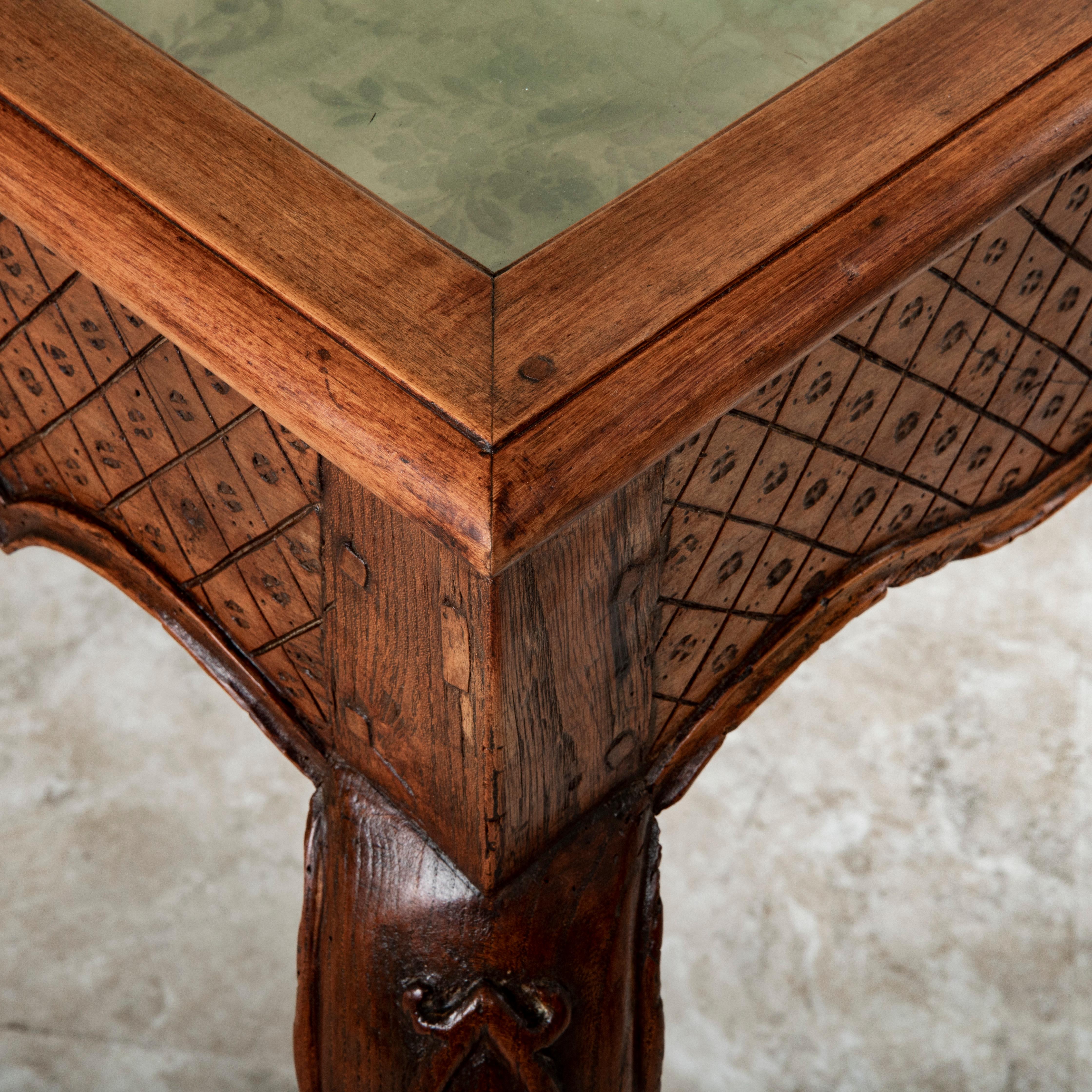 Late 19th Century French Regency Style Hand Carved Walnut Display Table, Vitrine For Sale 11