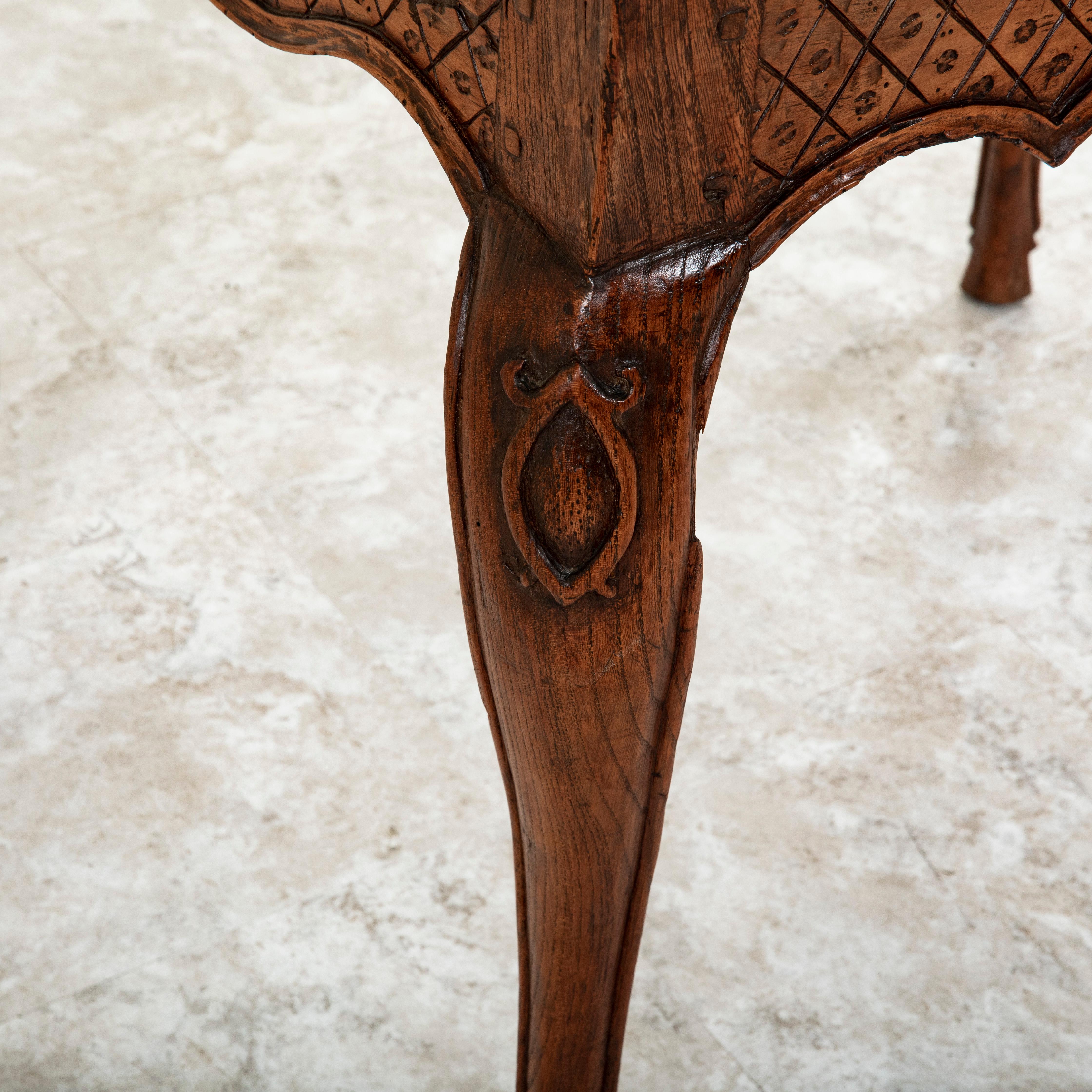 Late 19th Century French Regency Style Hand Carved Walnut Display Table, Vitrine For Sale 12