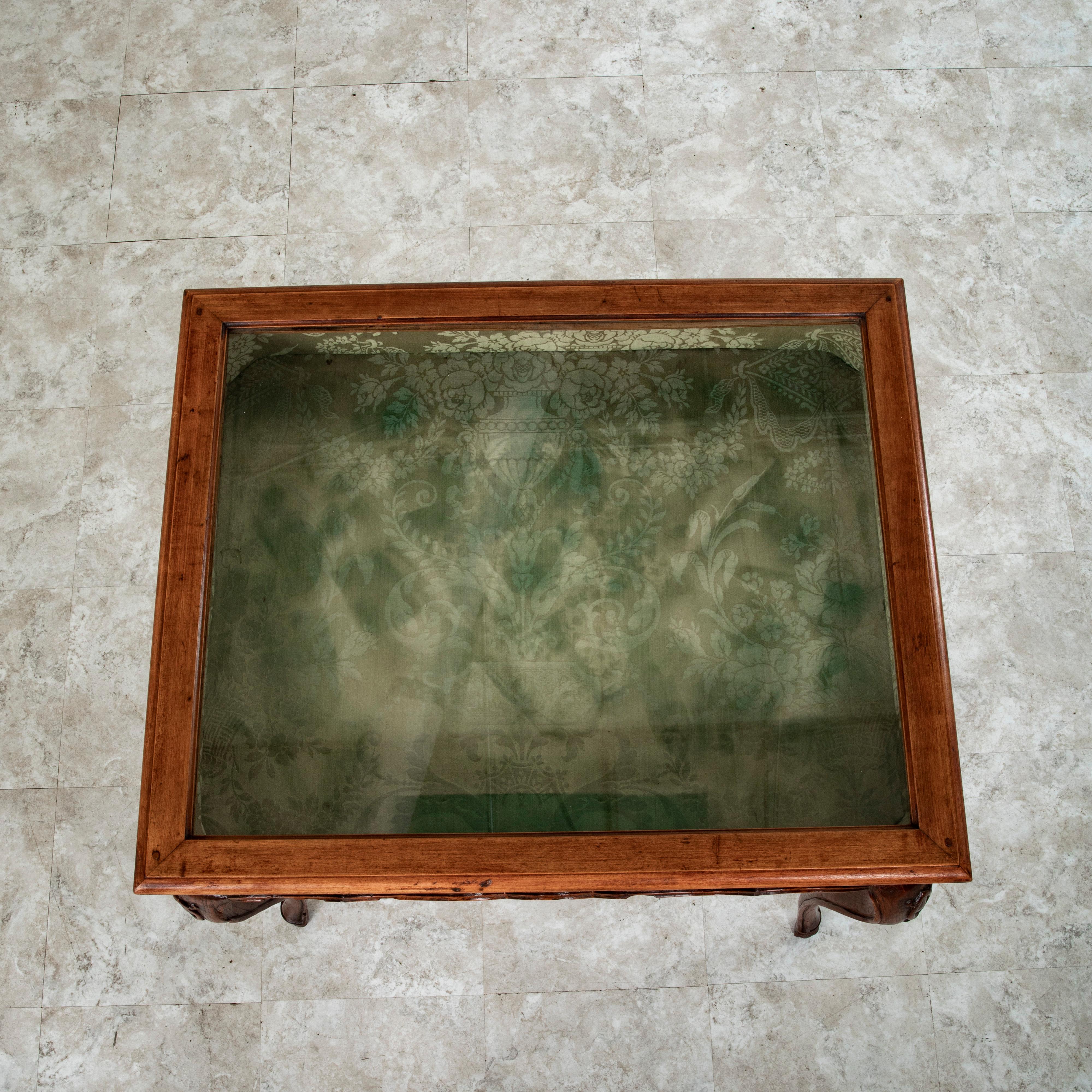 Late 19th Century French Regency Style Hand Carved Walnut Display Table, Vitrine For Sale 3