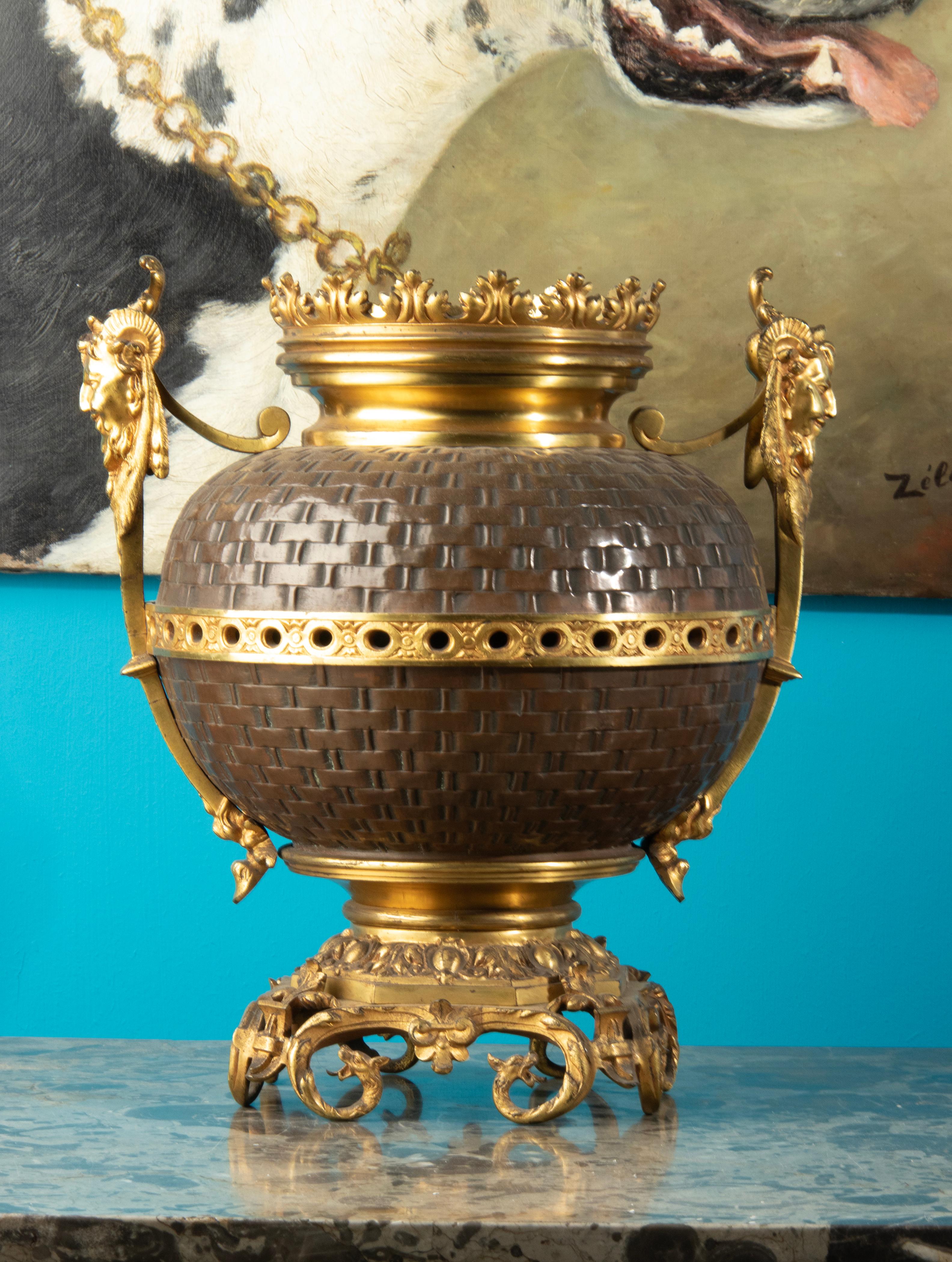 Late 19th Century French Renaissance Style Bronze Planter-Cachepot For Sale 7