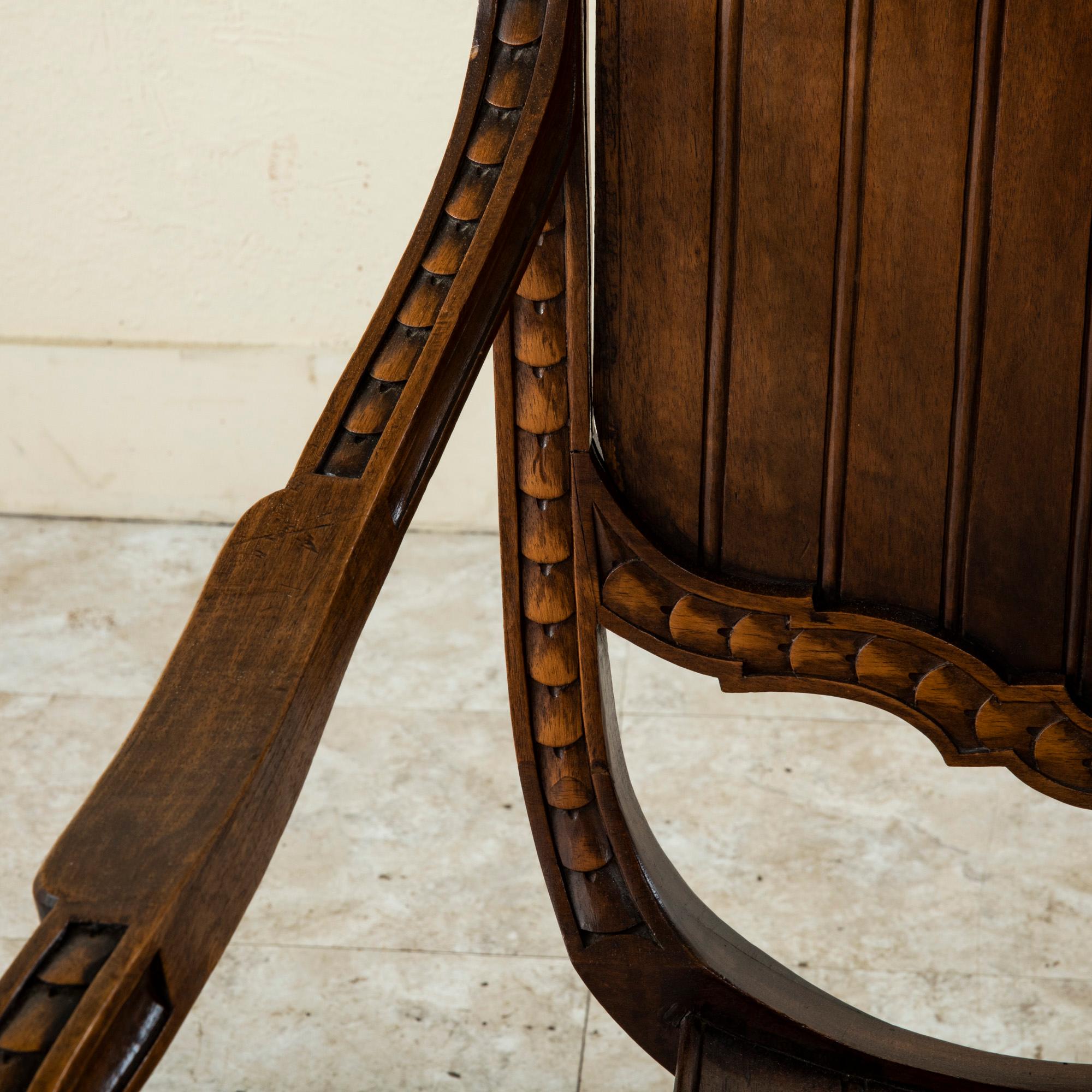 Late 19th Century French Renaissance Style Hand Carved Walnut Dagobert Chair For Sale 4