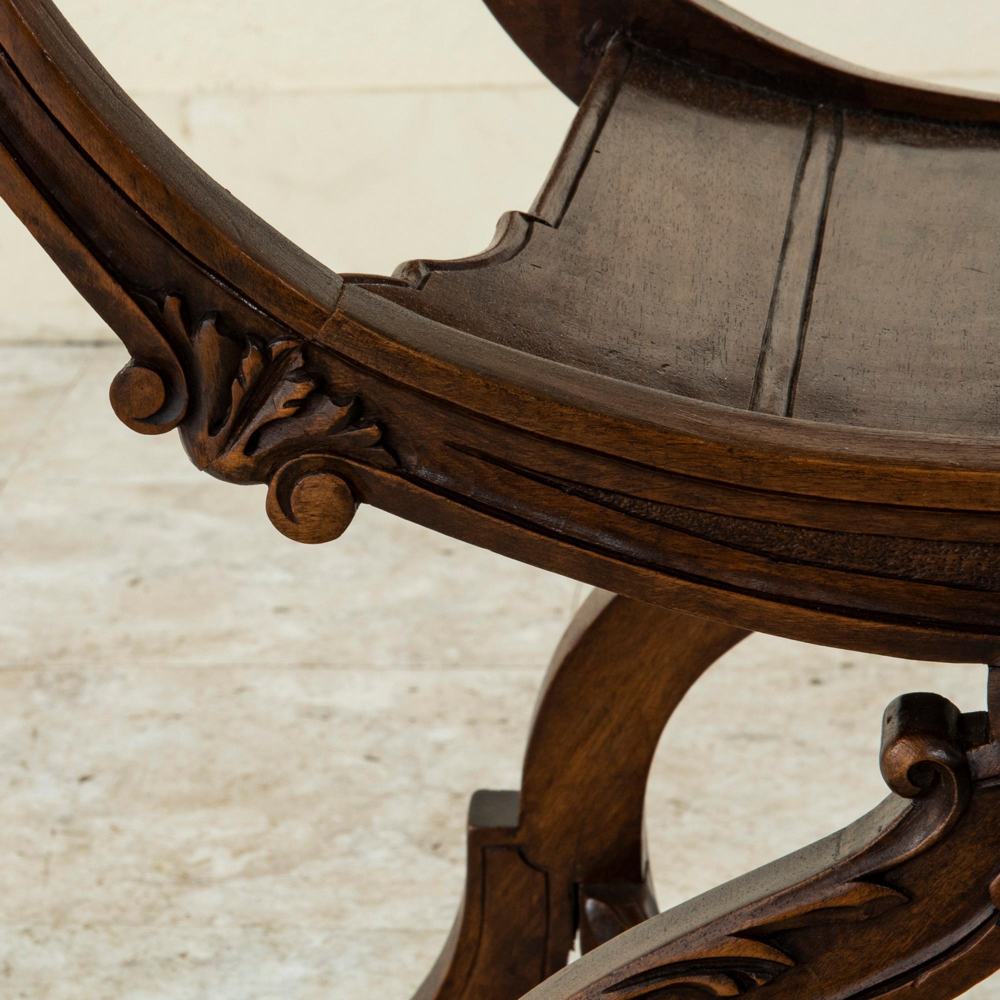 Late 19th Century French Renaissance Style Hand Carved Walnut Dagobert Chair For Sale 6