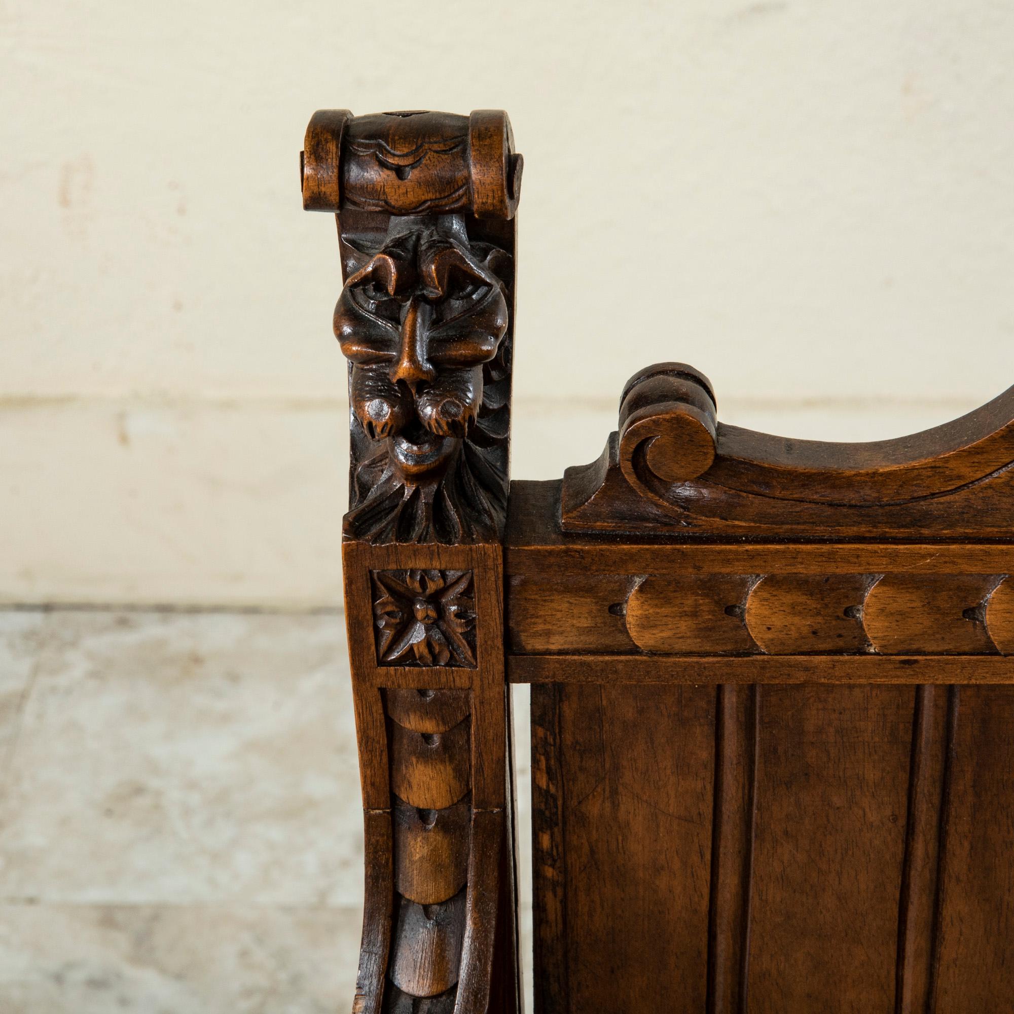 Late 19th Century French Renaissance Style Hand Carved Walnut Dagobert Chair For Sale 1