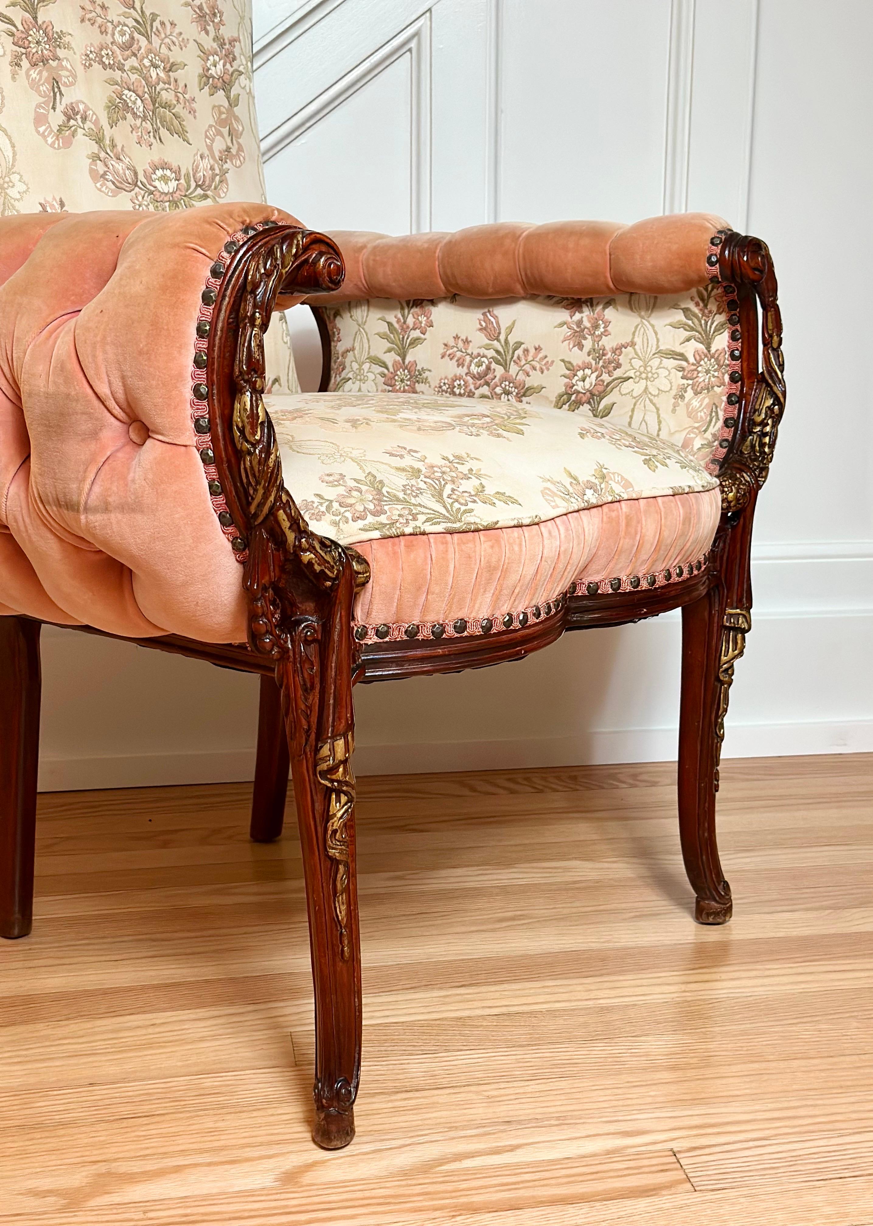 Paire de Fauteuils de la fin du 19ème siècle, French Rococo Revival, à accoudoirs sculpturaux et à touffes. en vente 6