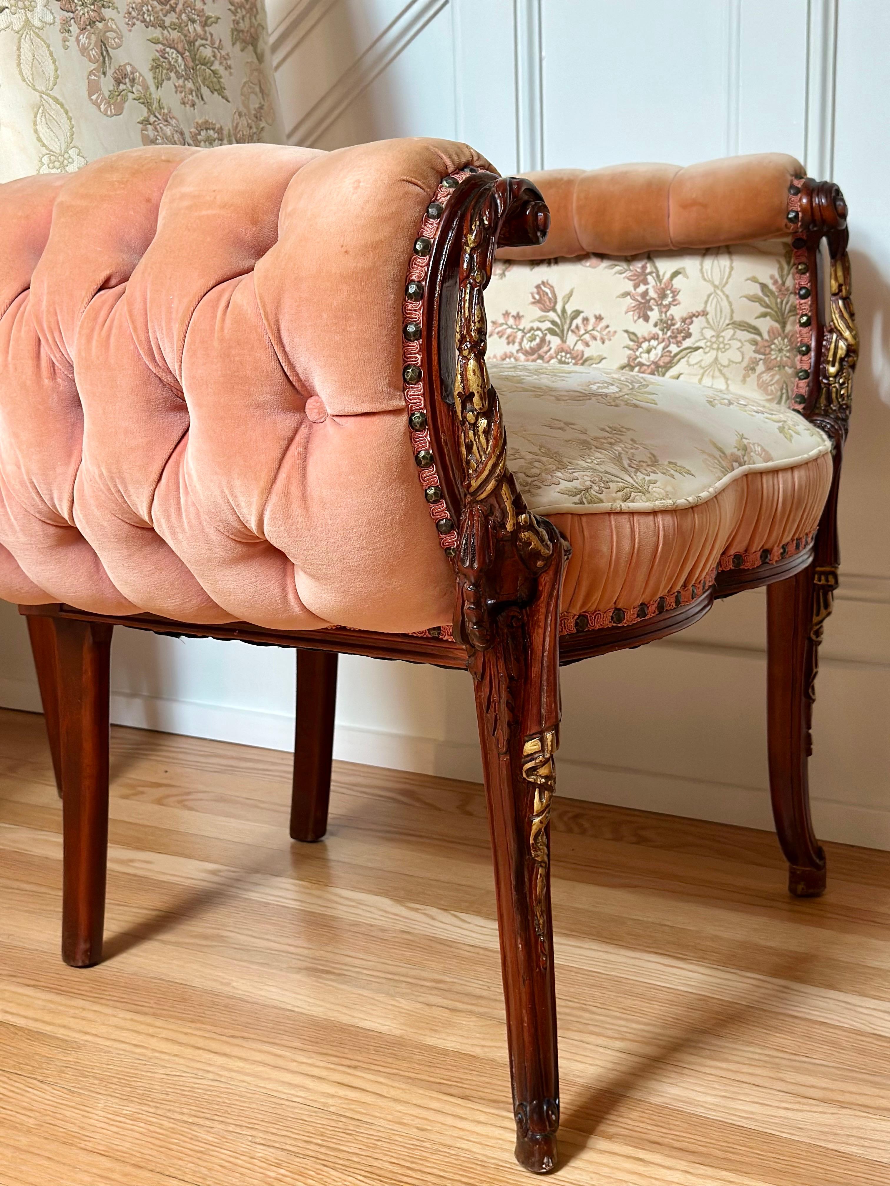 Paire de Fauteuils de la fin du 19ème siècle, French Rococo Revival, à accoudoirs sculpturaux et à touffes. en vente 7