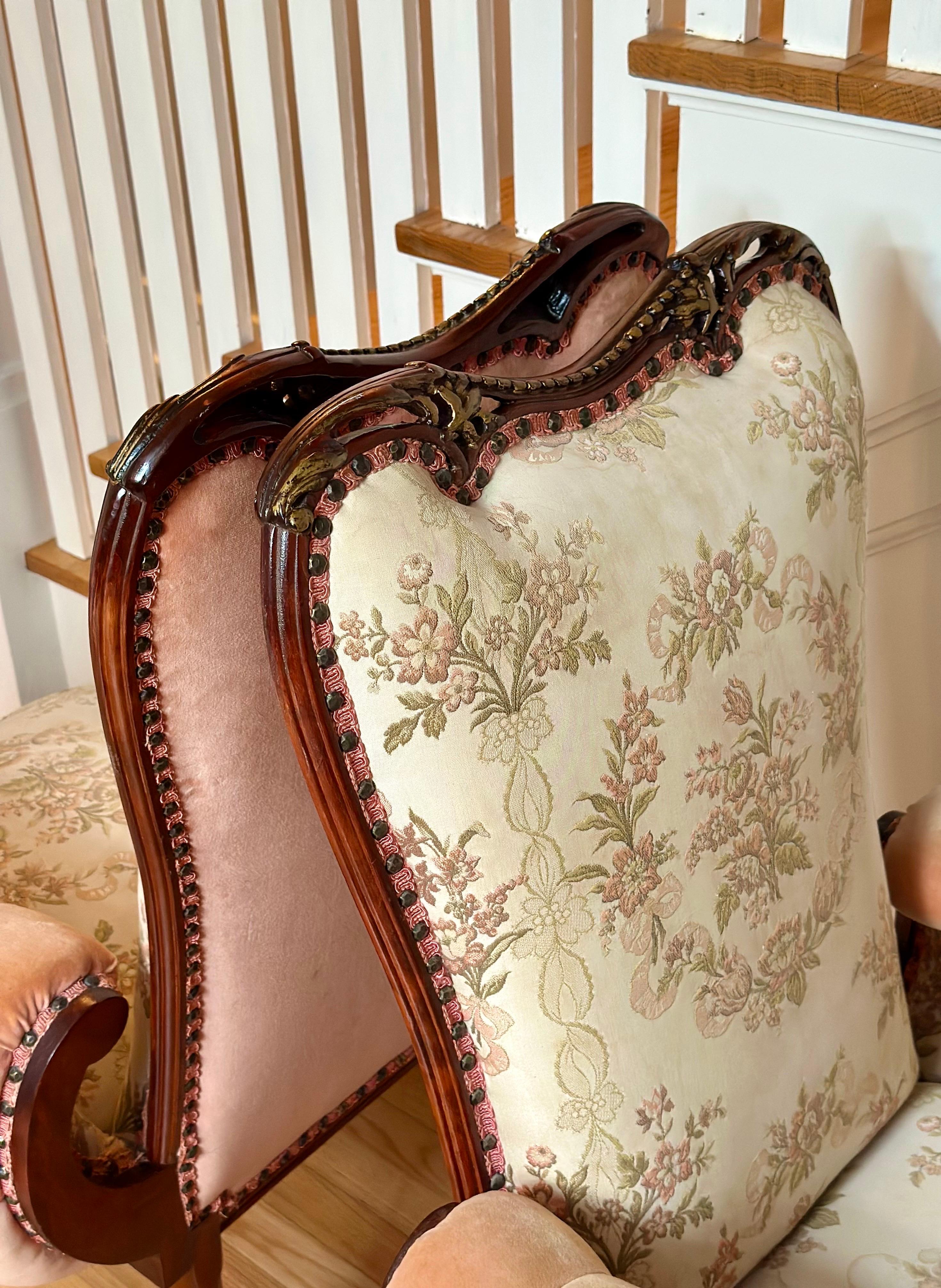 Paire de Fauteuils de la fin du 19ème siècle, French Rococo Revival, à accoudoirs sculpturaux et à touffes. en vente 8