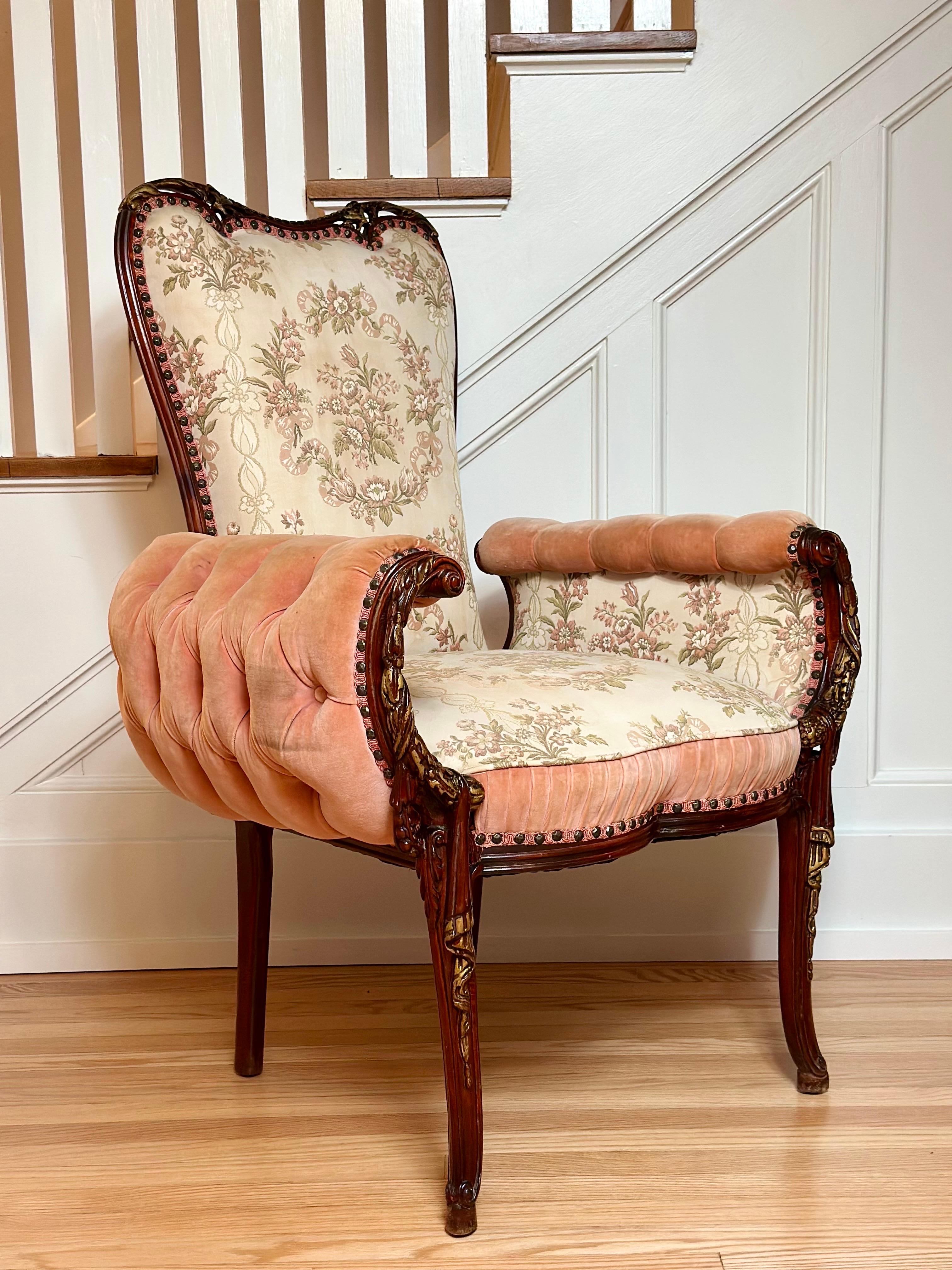 Paire de Fauteuils de la fin du 19ème siècle, French Rococo Revival, à accoudoirs sculpturaux et à touffes. en vente 9