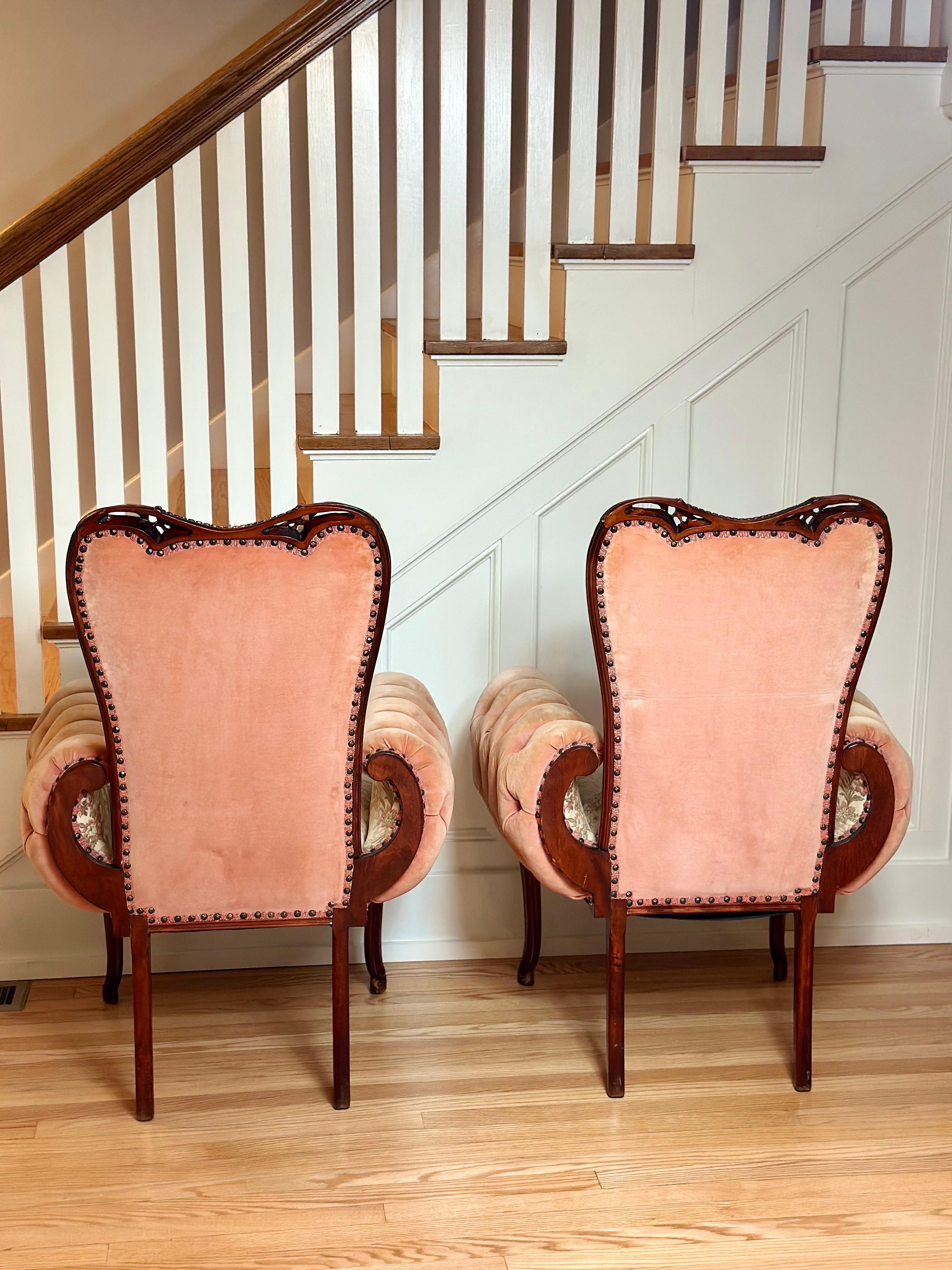 Paire de Fauteuils de la fin du 19ème siècle, French Rococo Revival, à accoudoirs sculpturaux et à touffes. en vente 3