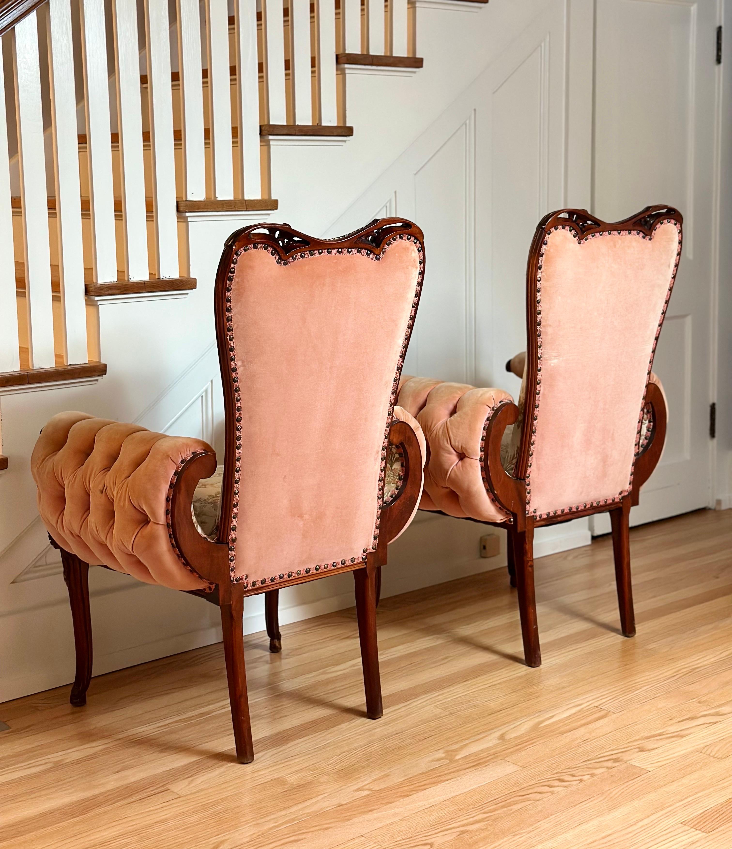 Paire de Fauteuils de la fin du 19ème siècle, French Rococo Revival, à accoudoirs sculpturaux et à touffes. en vente 4