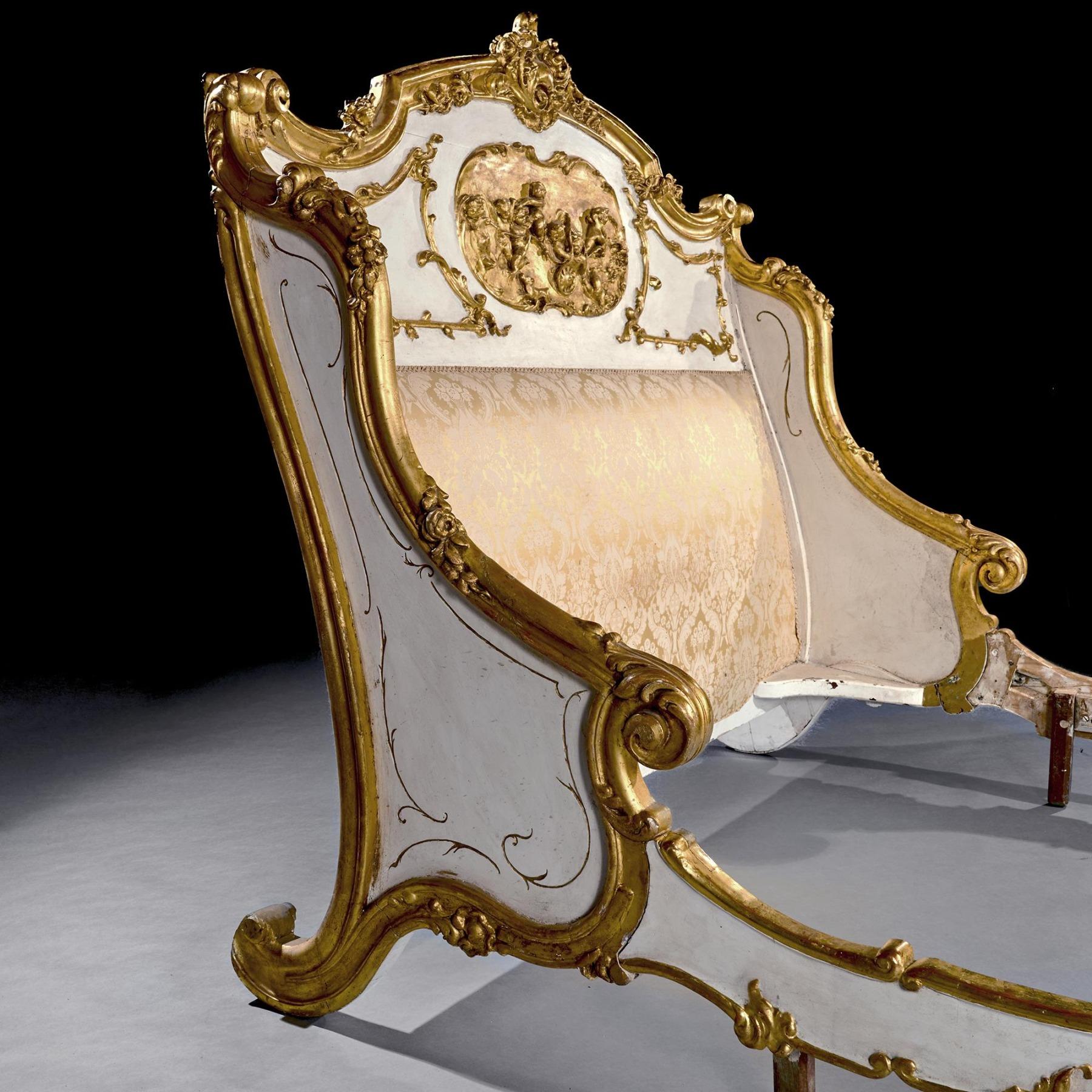 Cama King Size Pintada y Dorada de Estilo French Rococo de Finales del Siglo XIX en venta 3