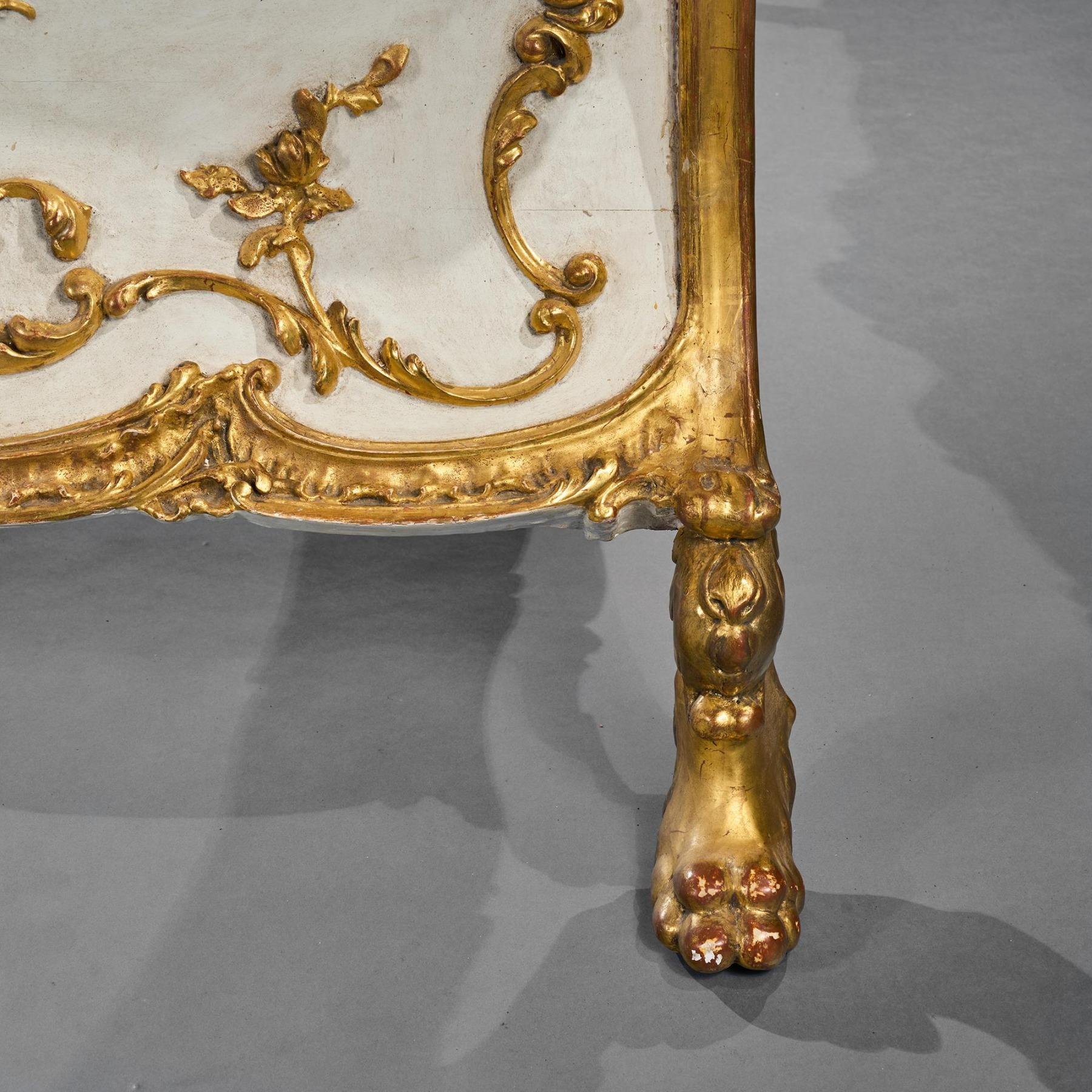 Cama King Size Pintada y Dorada de Estilo French Rococo de Finales del Siglo XIX Tapicería en venta