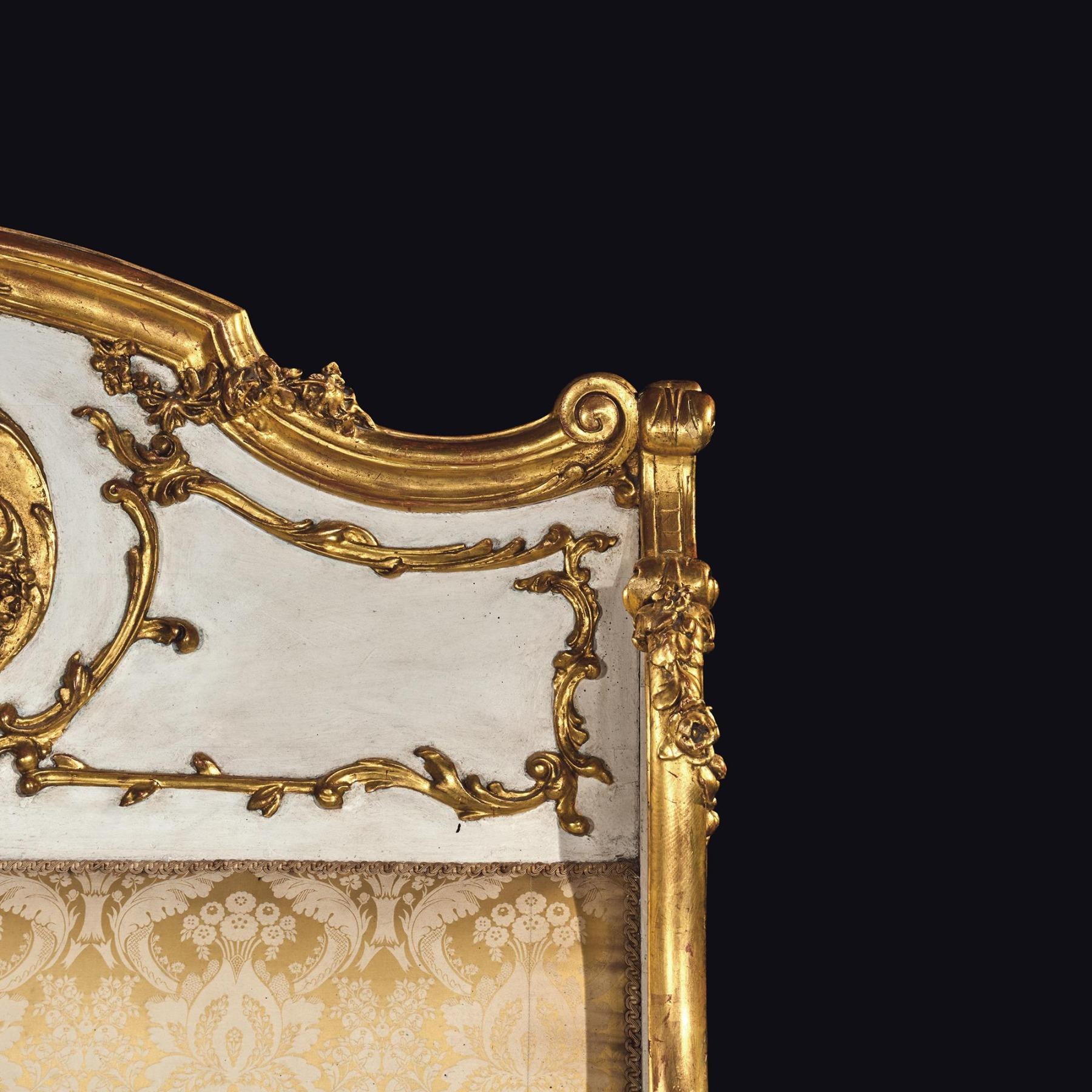 Cama King Size Pintada y Dorada de Estilo French Rococo de Finales del Siglo XIX en venta 1