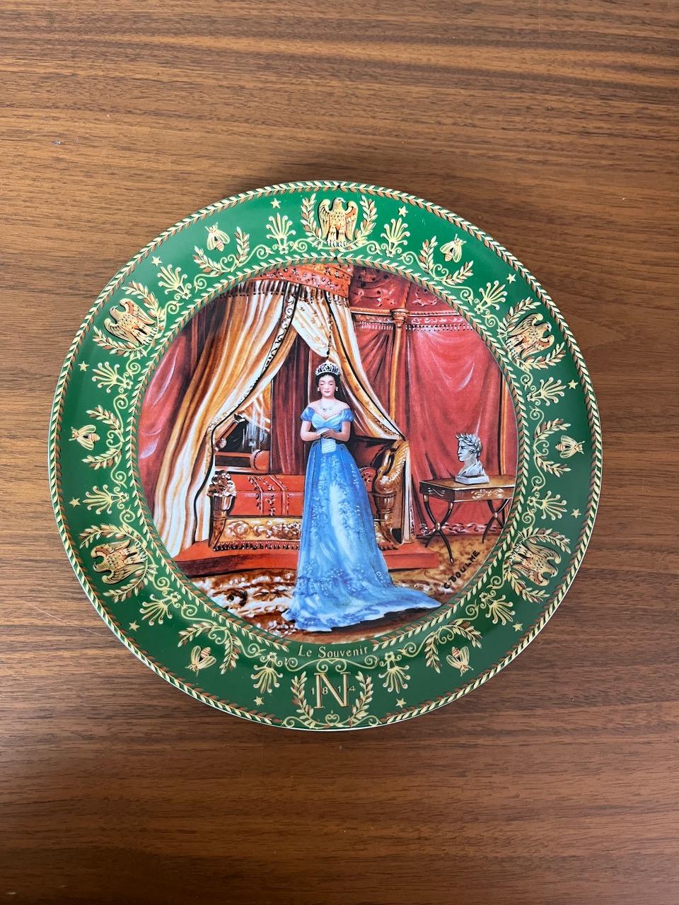 Late 19th century French Set of 3 Limoges Porcelain Napoleon Theme Plates, 1890s In Good Condition For Sale In LEGNY, FR