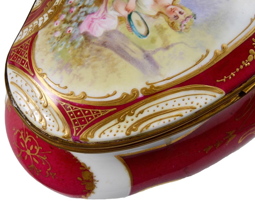 Französische Porzellanschachtel im Sevres-Stil des späten 19. Jahrhunderts im Angebot 2
