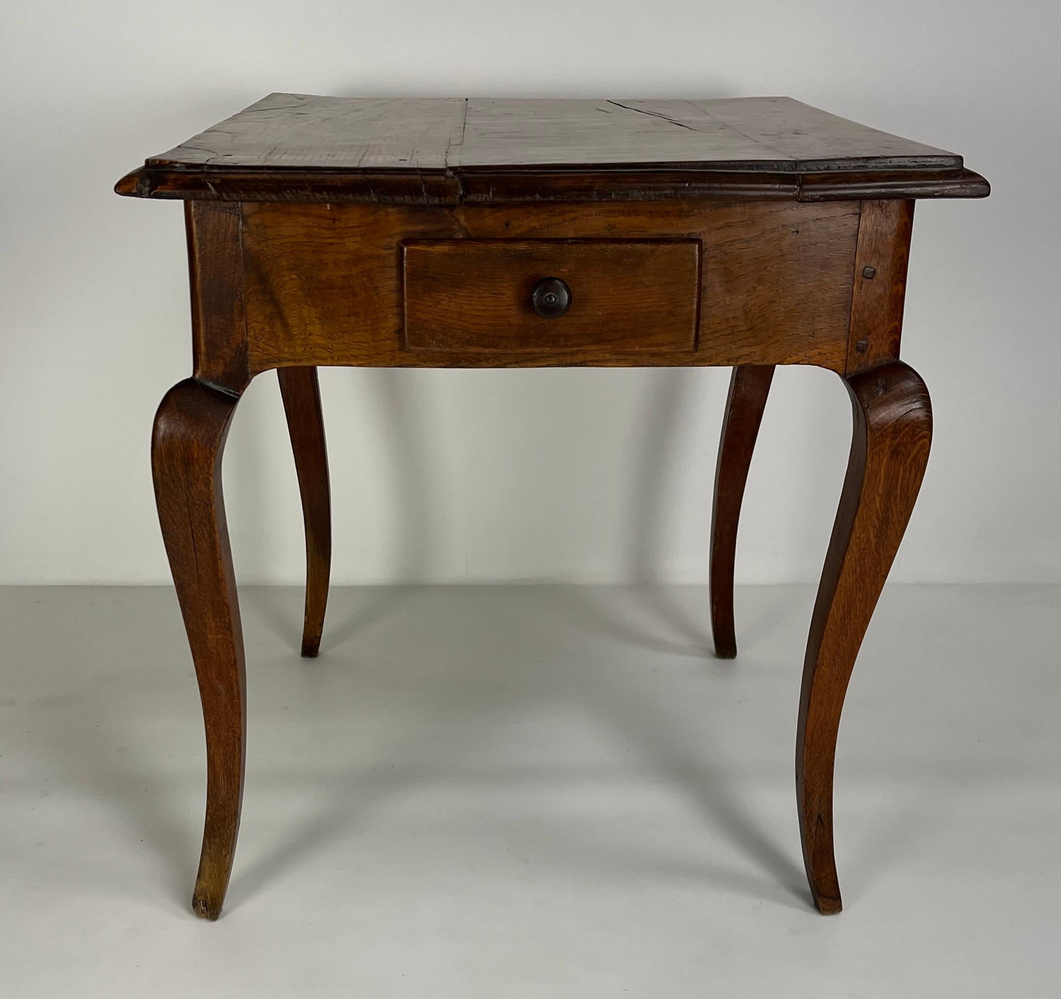 Late 19th Century French Side Table with double Drawers and Cabriole Legs For Sale 8