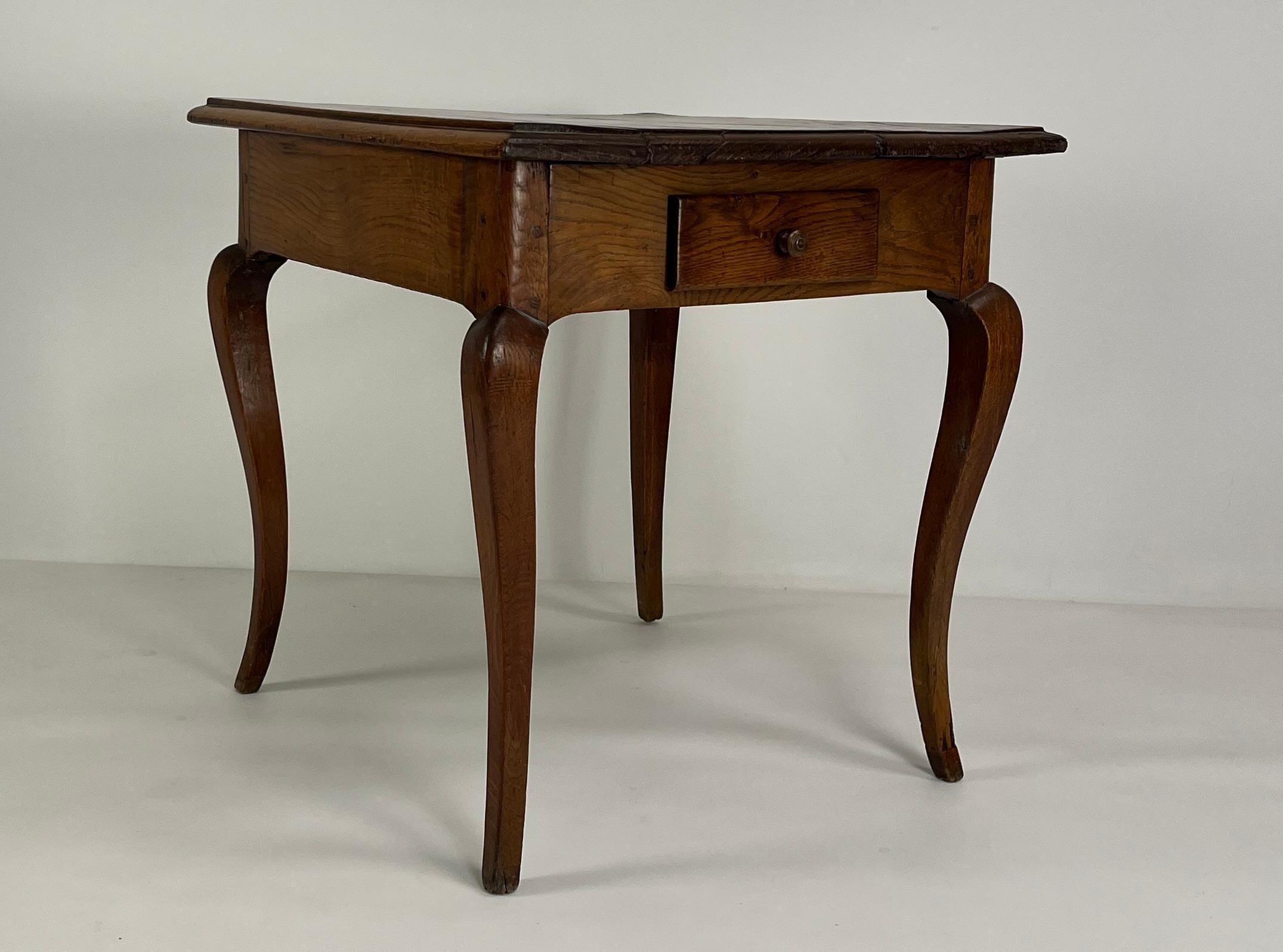 Late 19th Century French Side Table with double Drawers and Cabriole Legs In Good Condition For Sale In Los Angeles, CA