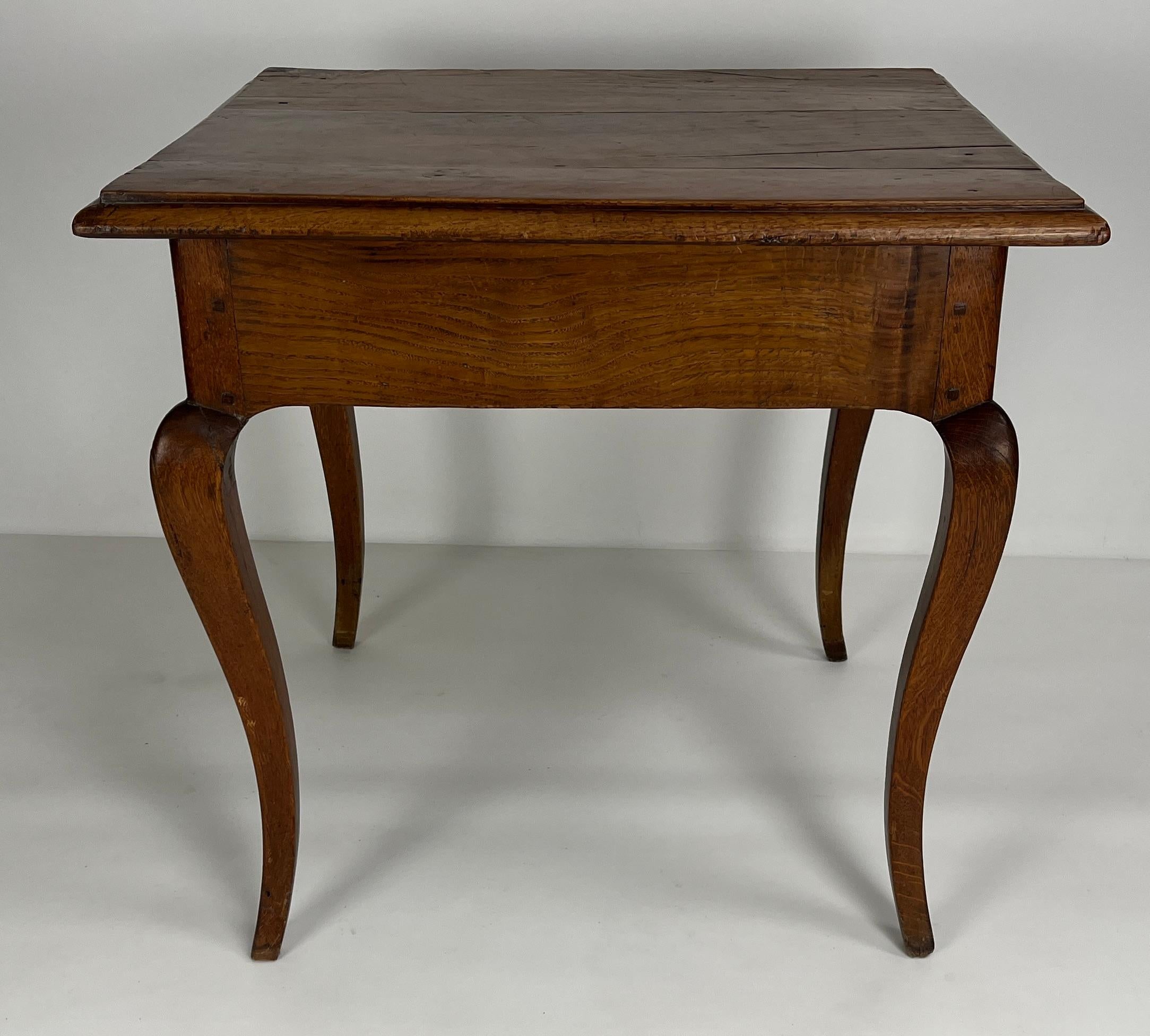 Late 19th Century French Side Table with double Drawers and Cabriole Legs For Sale 3