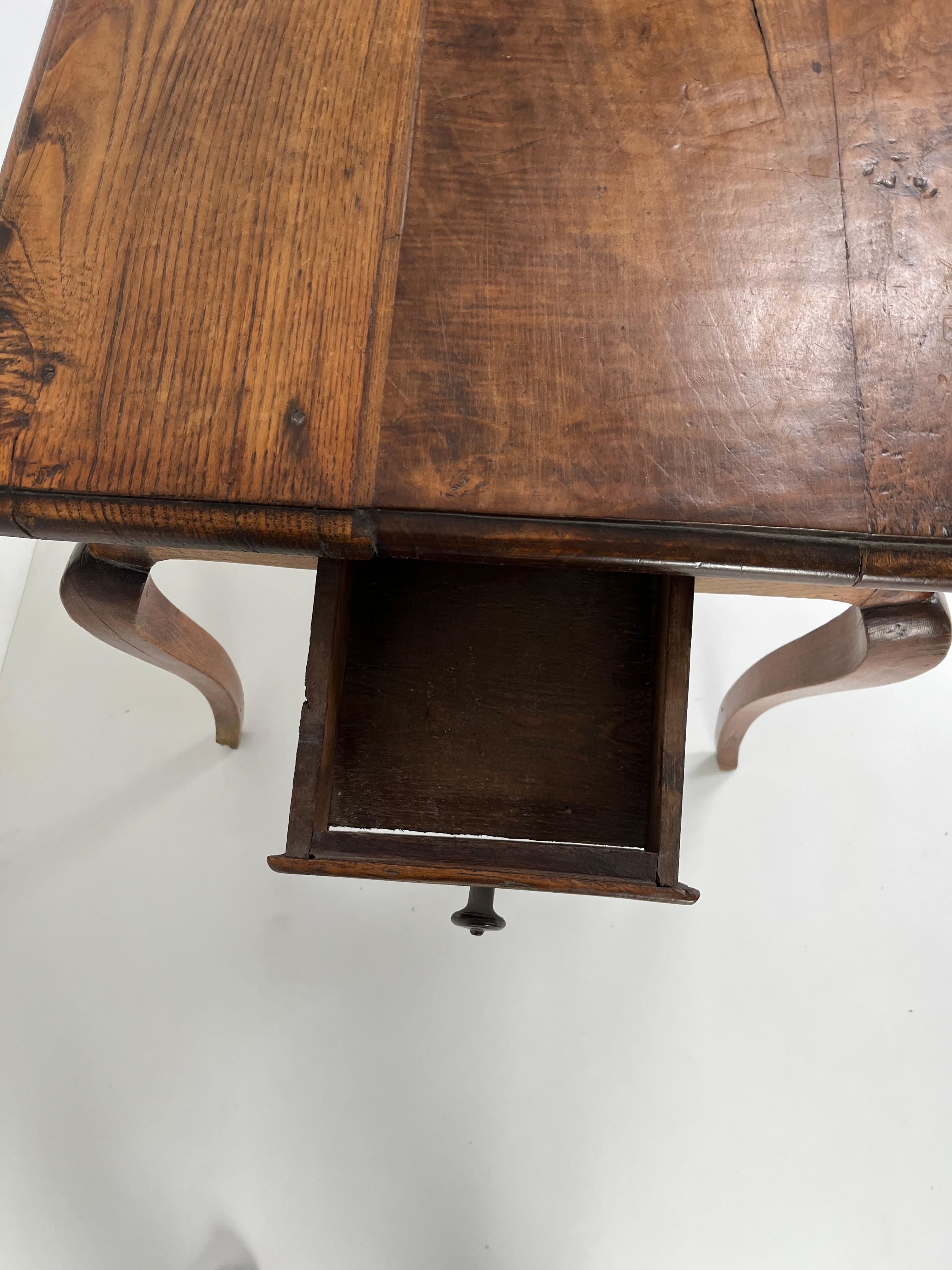 Late 19th Century French Side Table with double Drawers and Cabriole Legs For Sale 4