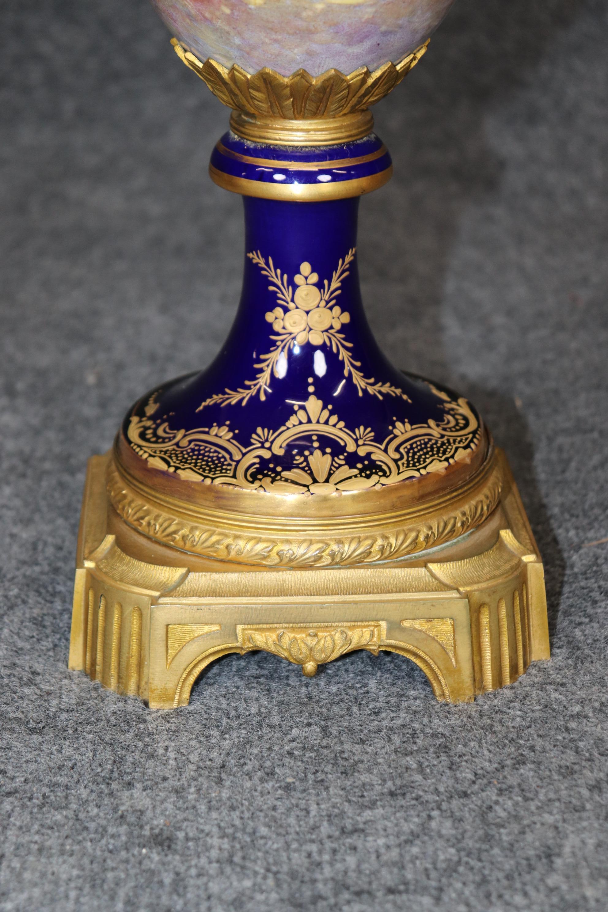 Urna figurativa in bronzo di Sèvres firmata alla fine del XIX secolo in vendita 3