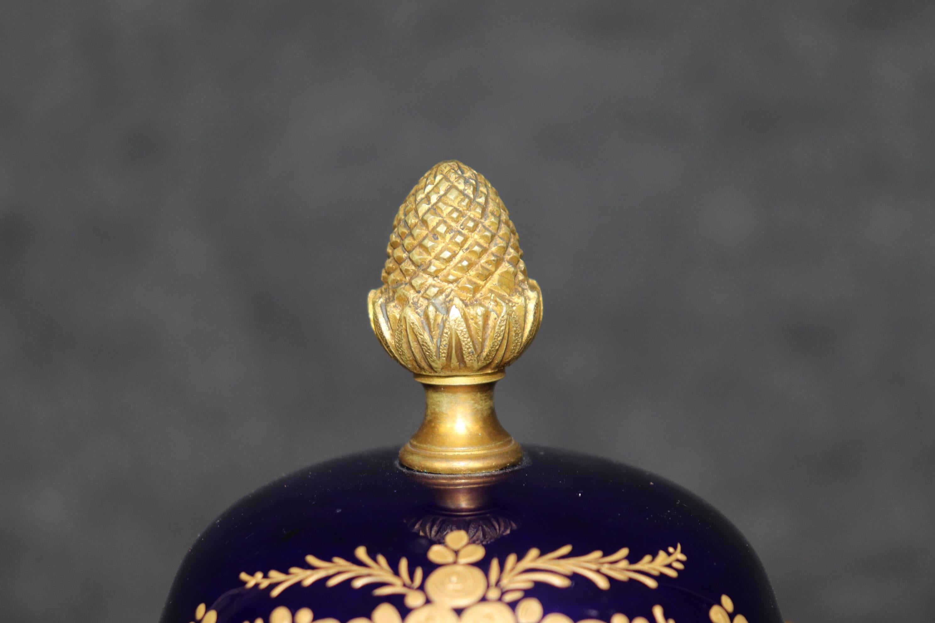 Urna figurativa in bronzo di Sèvres firmata alla fine del XIX secolo in vendita 9
