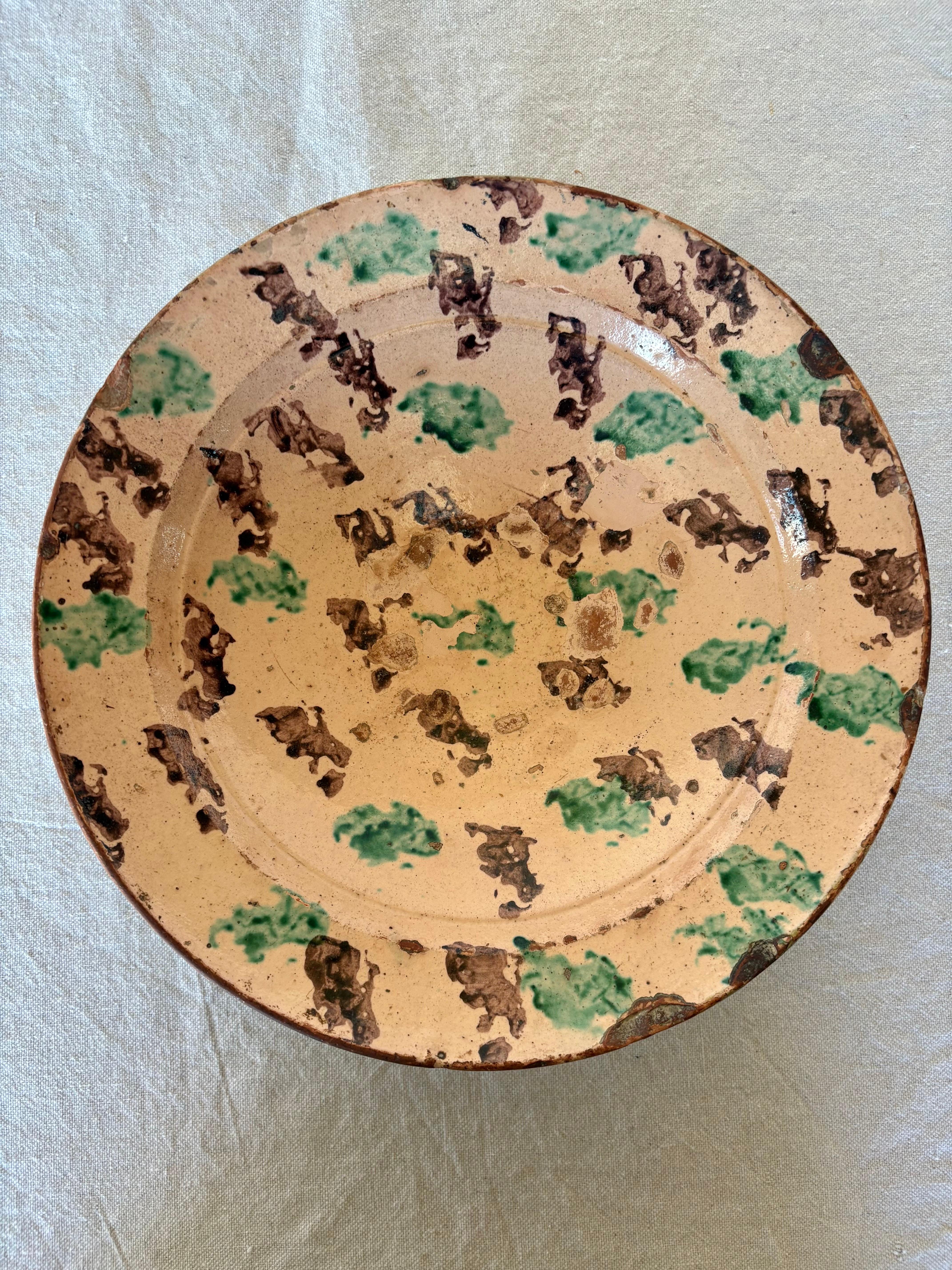Hand-Crafted Late 19th Century French Spongeware Pottery Bowl For Sale