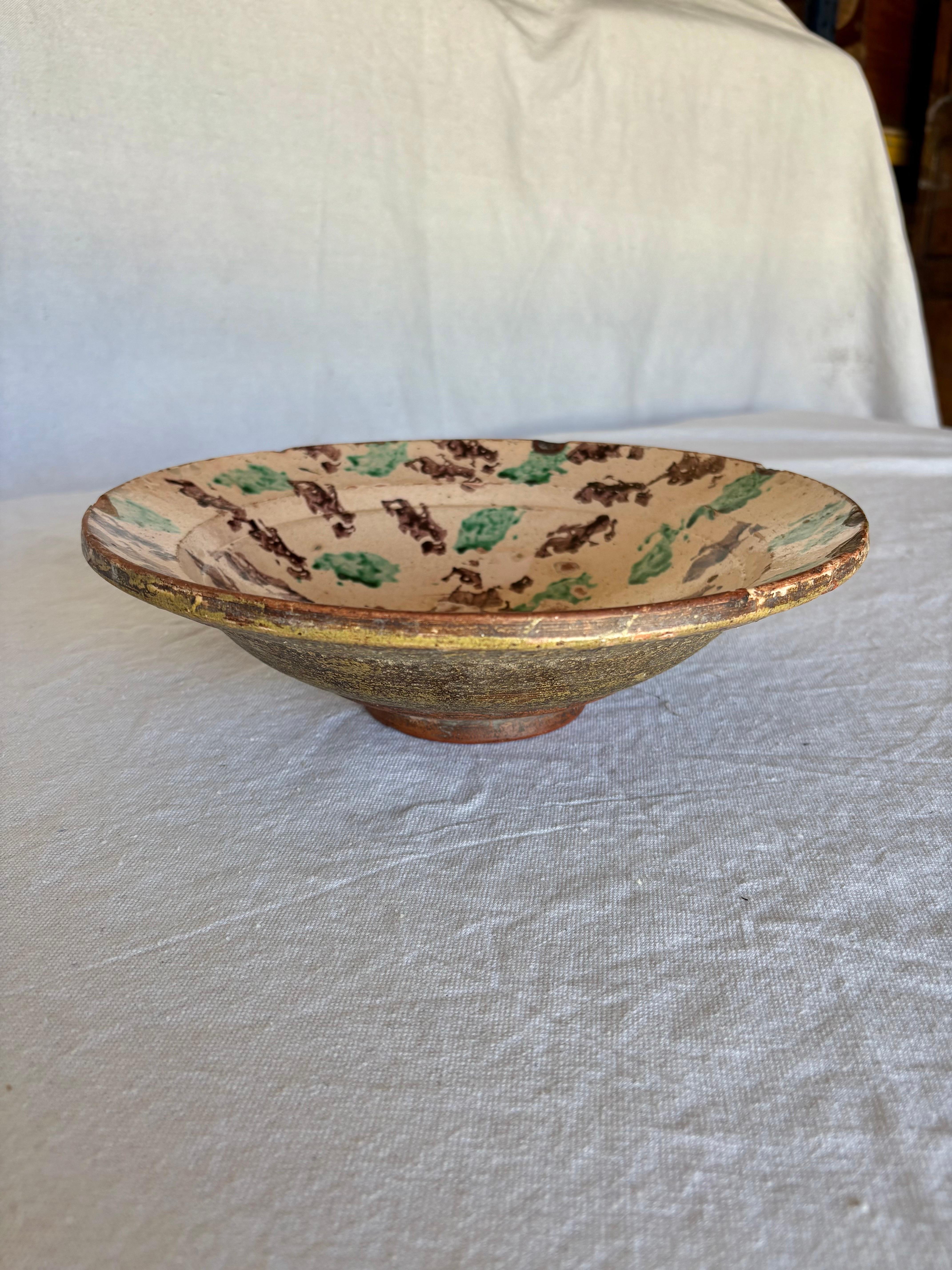 Late 19th Century French Spongeware Pottery Bowl In Good Condition For Sale In Burton, TX
