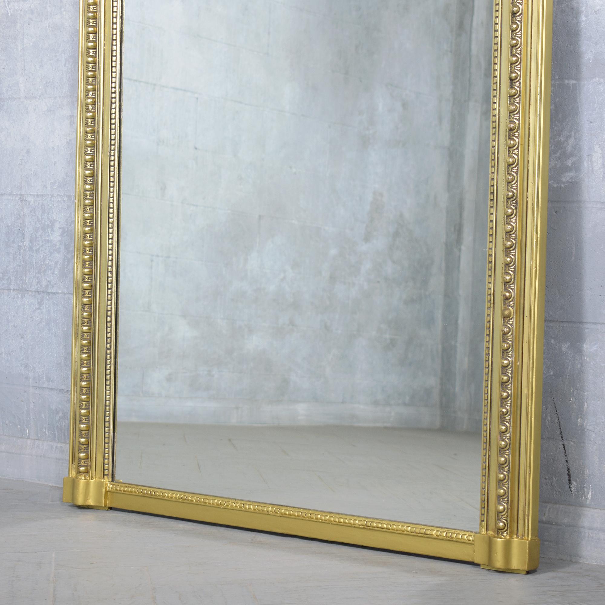 Miroir sur pied en bois doré de la fin du XIXe siècle : Elegance restaurée en vente 2