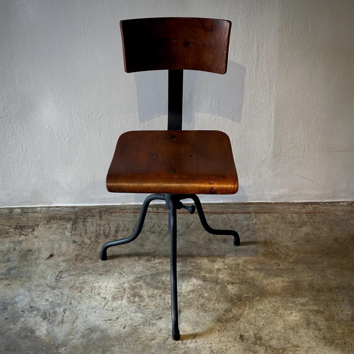 Late 19th Century French Swivel Chair In Good Condition For Sale In Los Angeles, CA