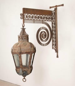 Französische Hängelaterne aus dem späten 19. Jahrhundert mit schmiedeeiserner Halterung