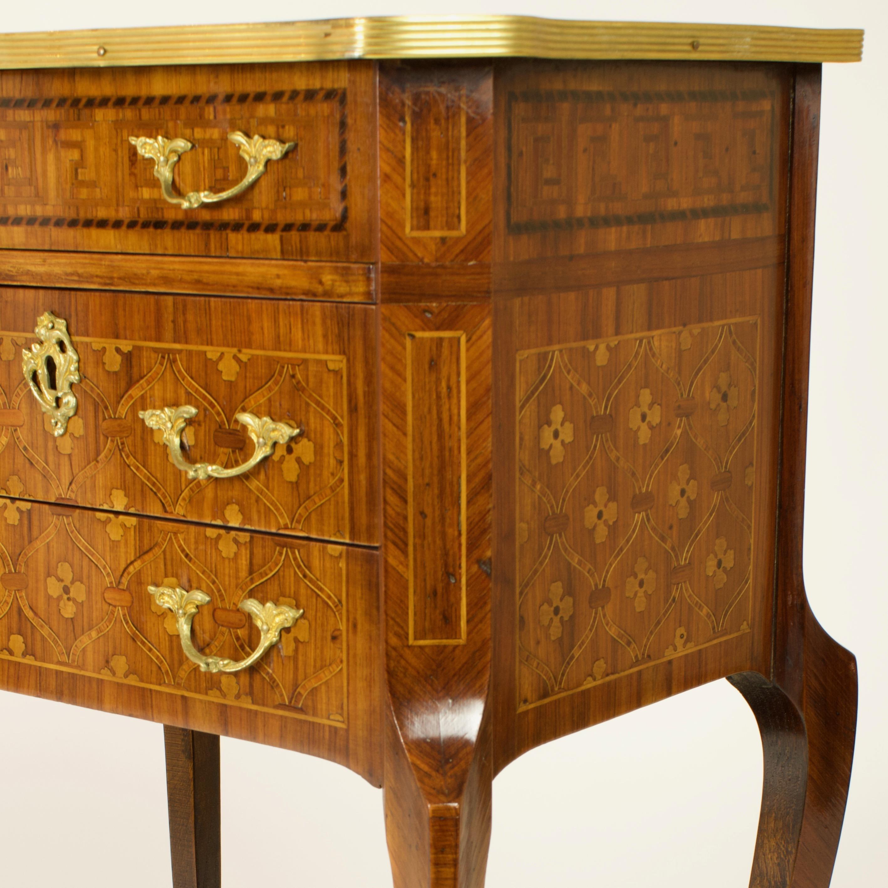 Late 19th Century French Transition/Louis XVI Marquetry a la Reine Side Table For Sale 6