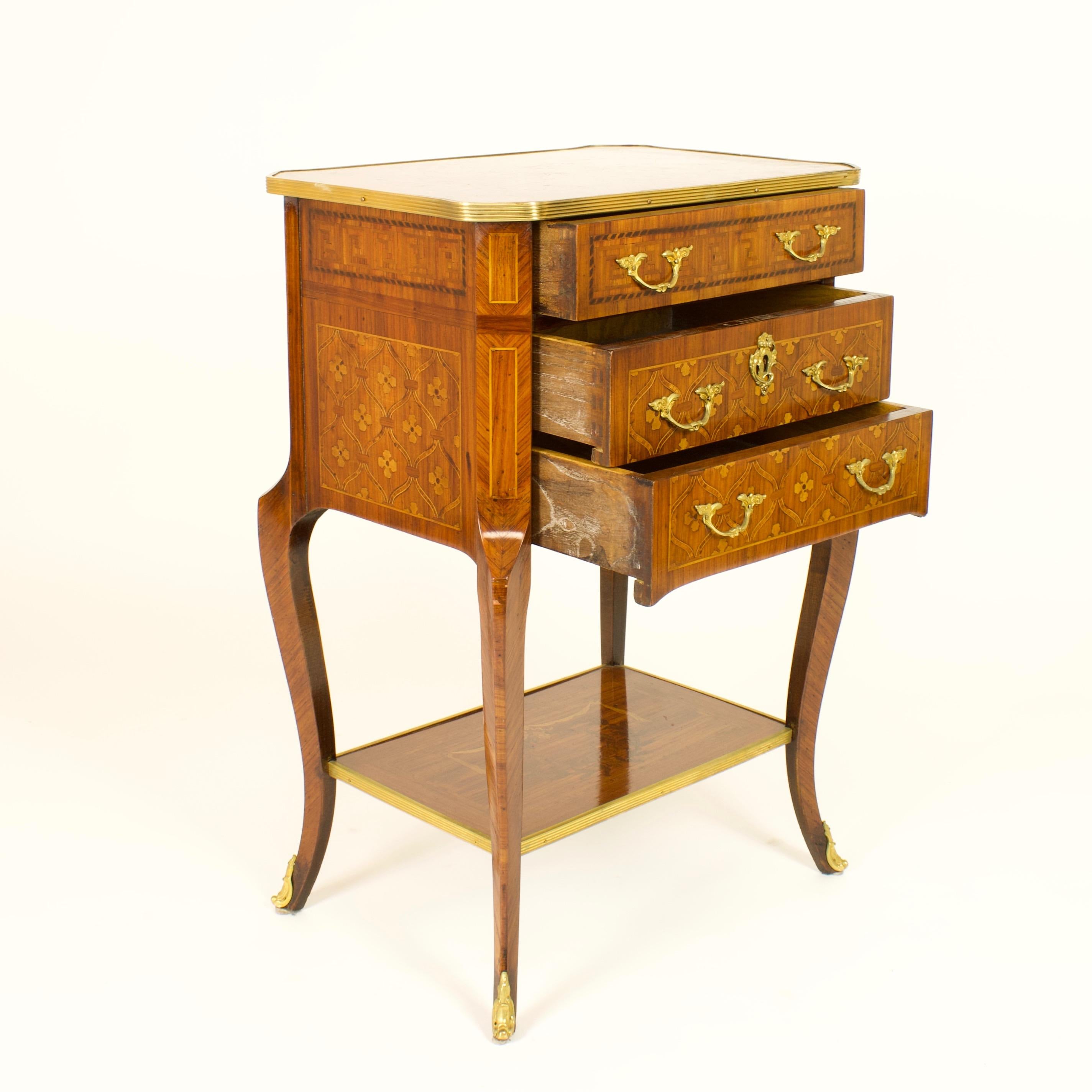 Late 19th Century French Transition/Louis XVI Marquetry a la Reine Side Table In Good Condition For Sale In Berlin, DE