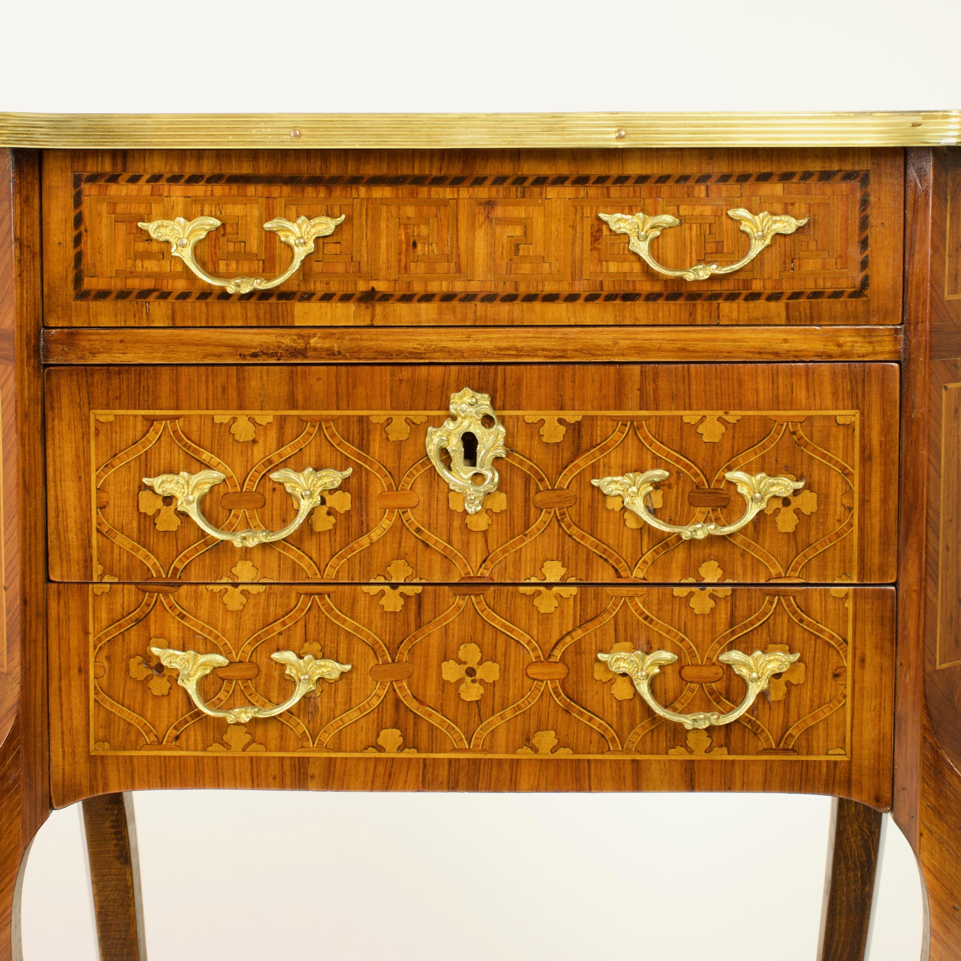 Late 19th Century French Transition/Louis XVI Marquetry a la Reine Side Table For Sale 4