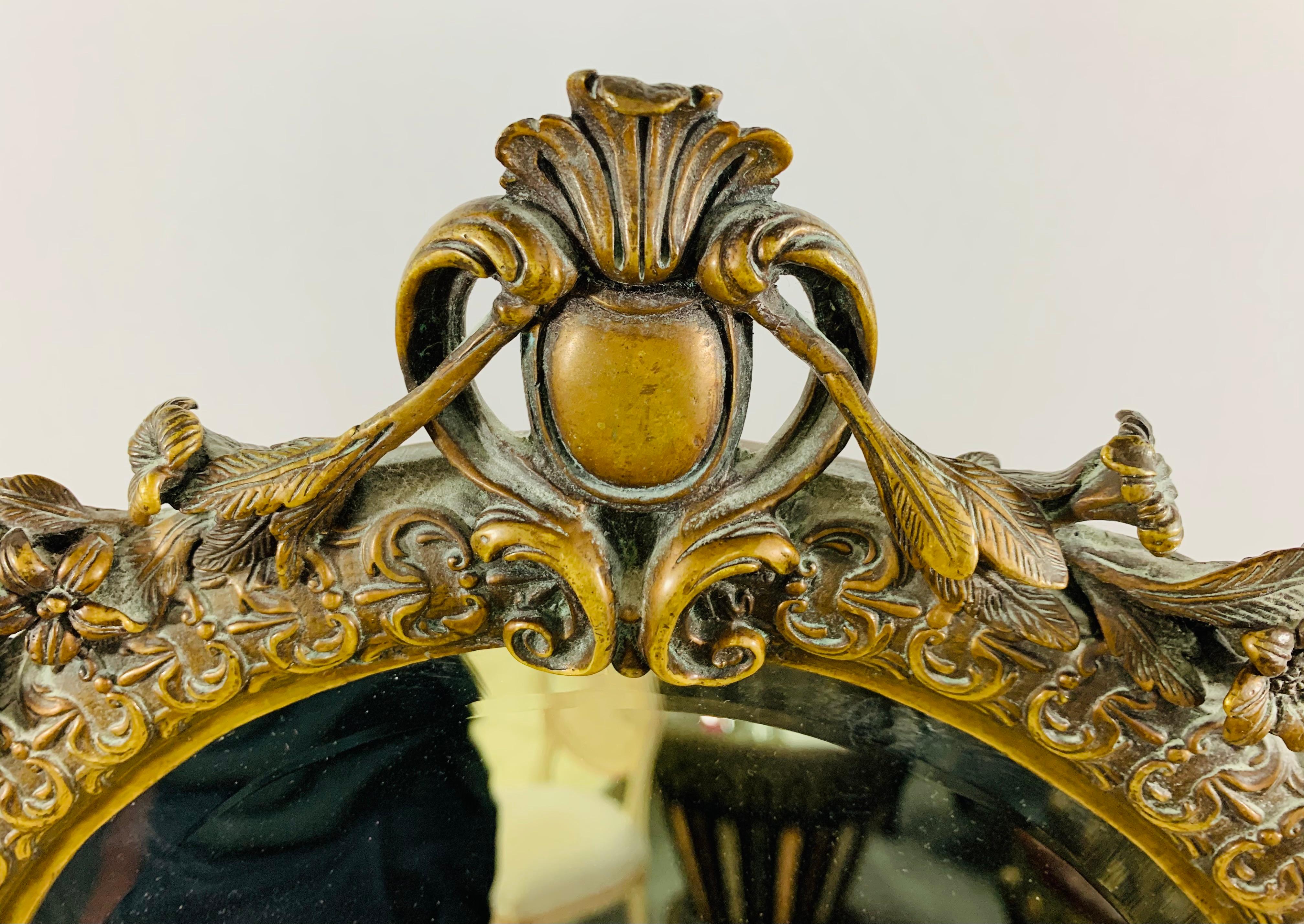 Français Miroir de coiffeuse français de la fin du XIXe siècle en bronze en vente