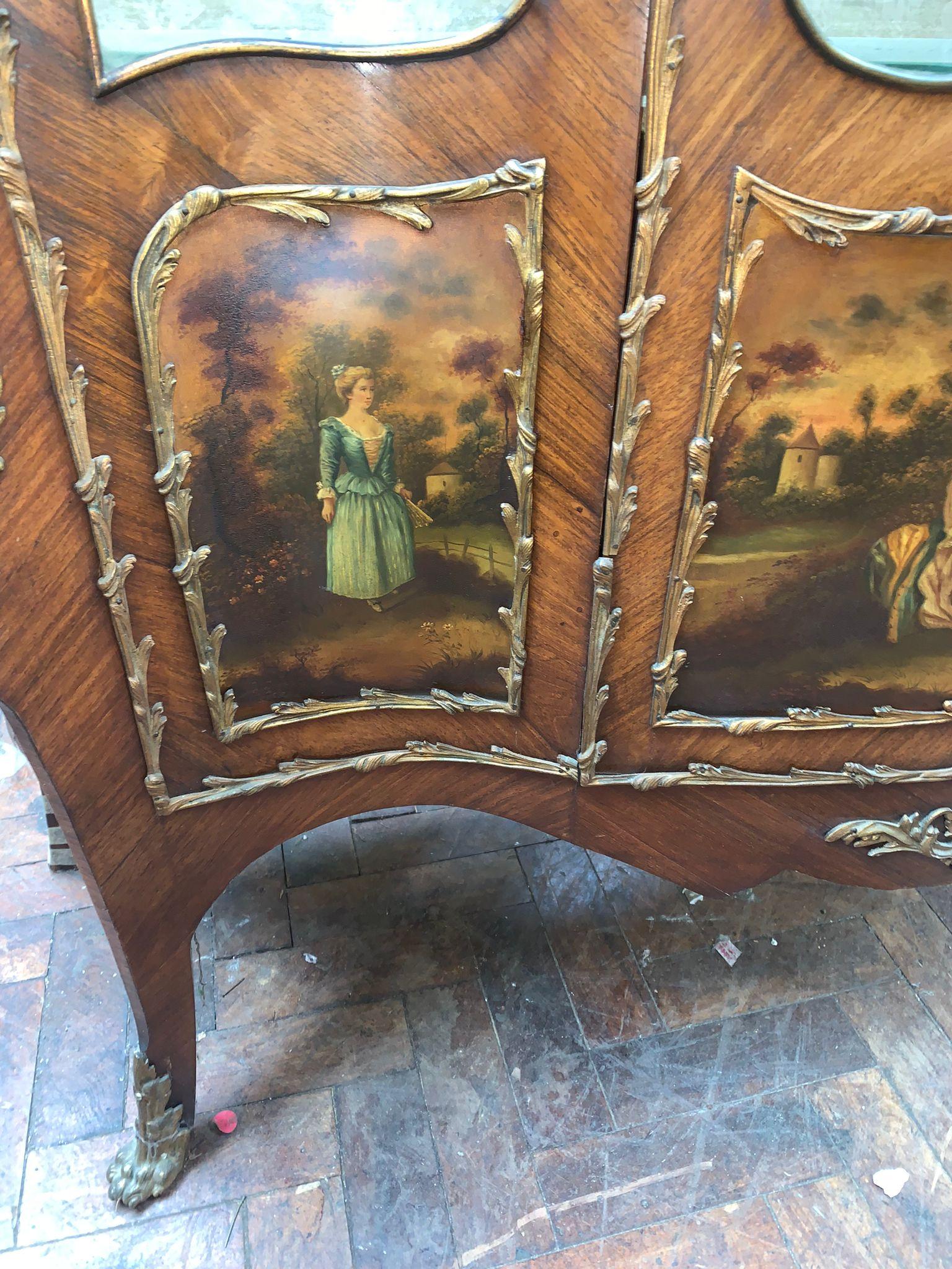 Vitrina francesa Vernis Martin de finales del siglo XIX, hacia 1890. Pintado a mano en venta
