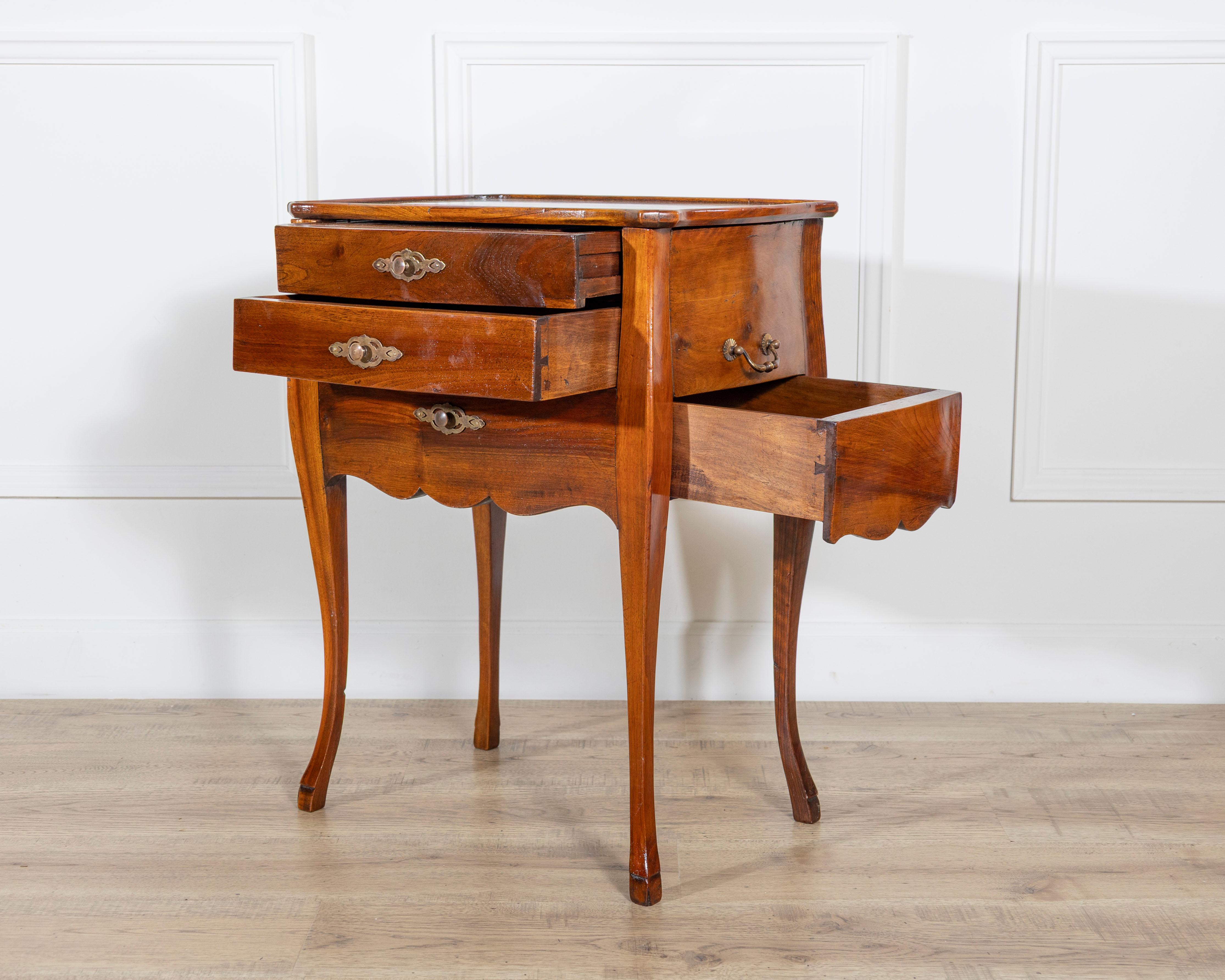 Late 19th-Century French Walnut Bedside Cabinet with Hidden Writing Desk For Sale 2