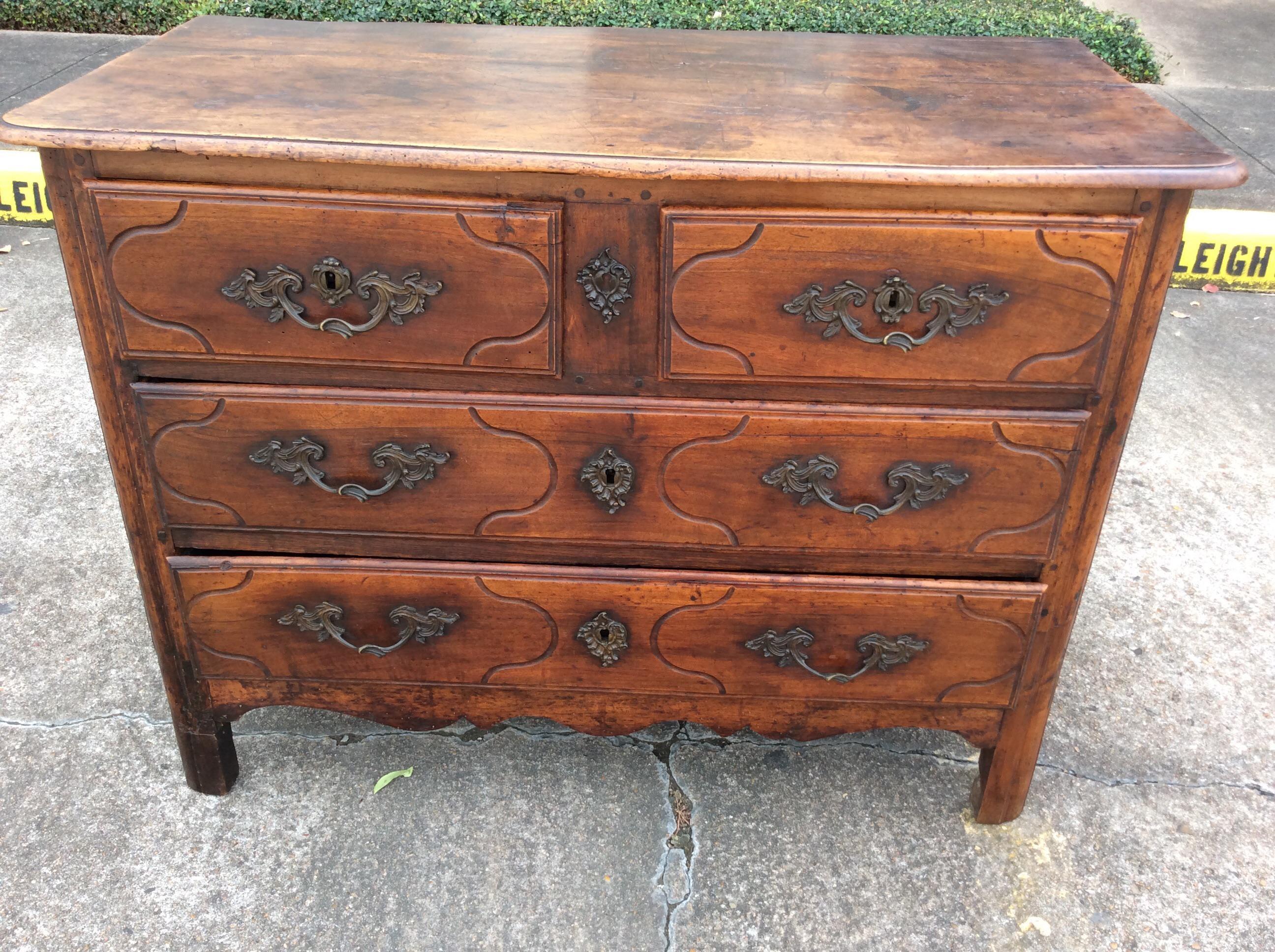 Late 19th Century French Walnut Four Drawer Commode In Good Condition In Burton, TX