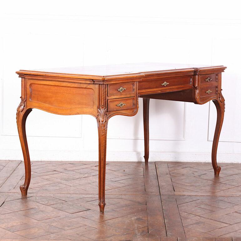 Late 19th Century French Walnut Louis XV Style Bureau Plat Writing Desk In Good Condition In Vancouver, British Columbia