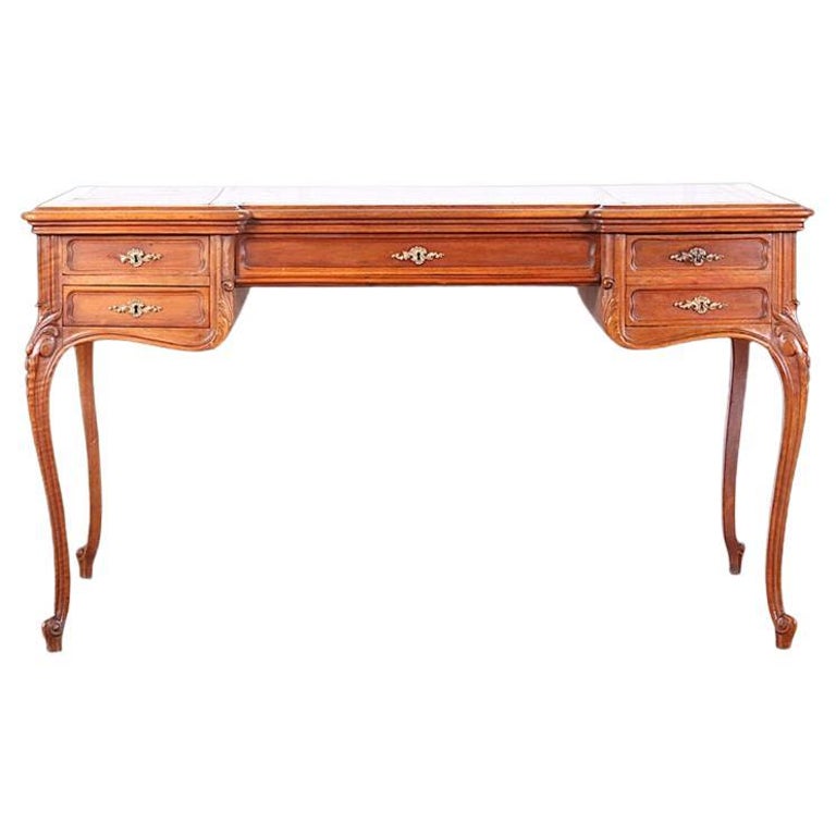 Late 19th Century French Walnut Louis XV Style Bureau Plat Writing Desk For  Sale at 1stDibs