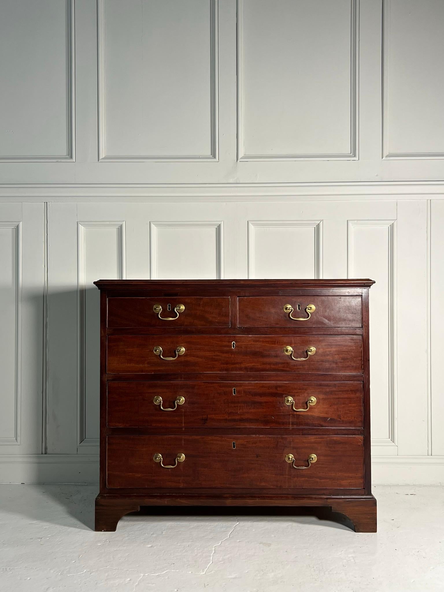 Late 19th Century Georgian Revival Chest of Drawers For Sale 6