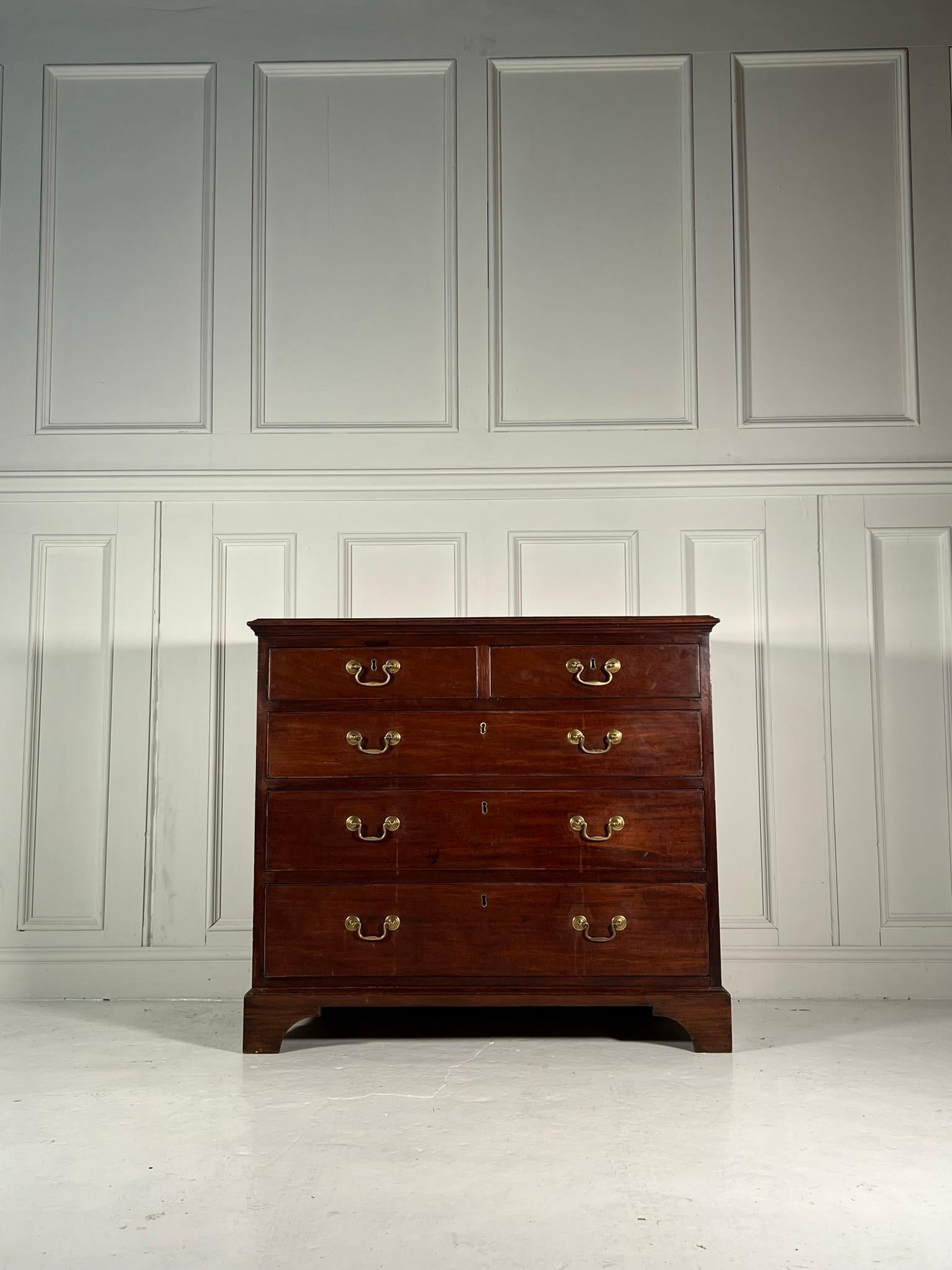 Late 19th Century Georgian Revival Chest of Drawers For Sale 4